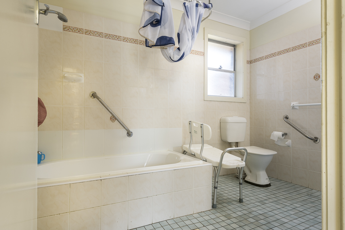 Merewether: Generously-sized self-contained villa — Home image 9