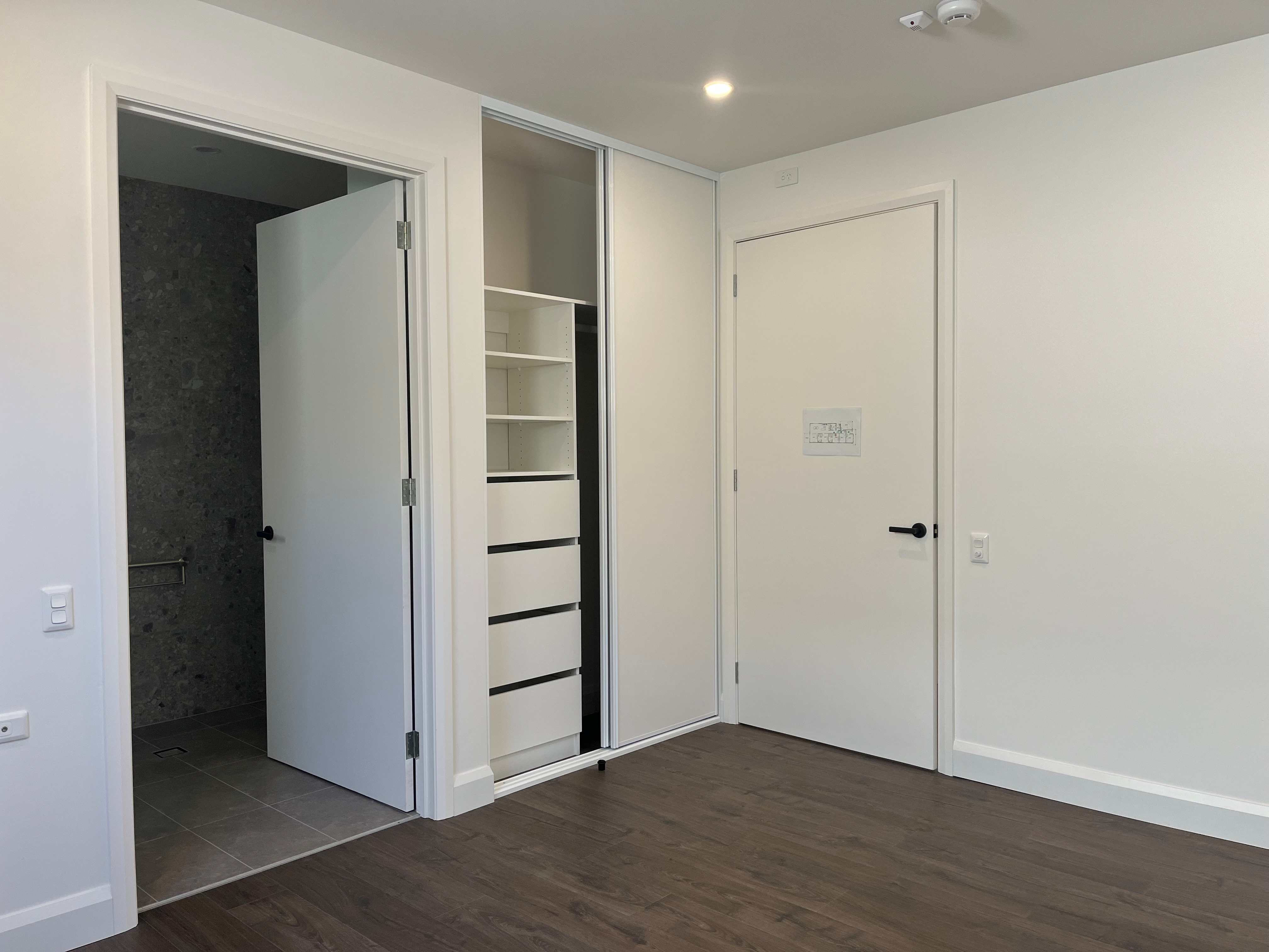 Bright, Modern Living in Morphett Vale — Home image 5