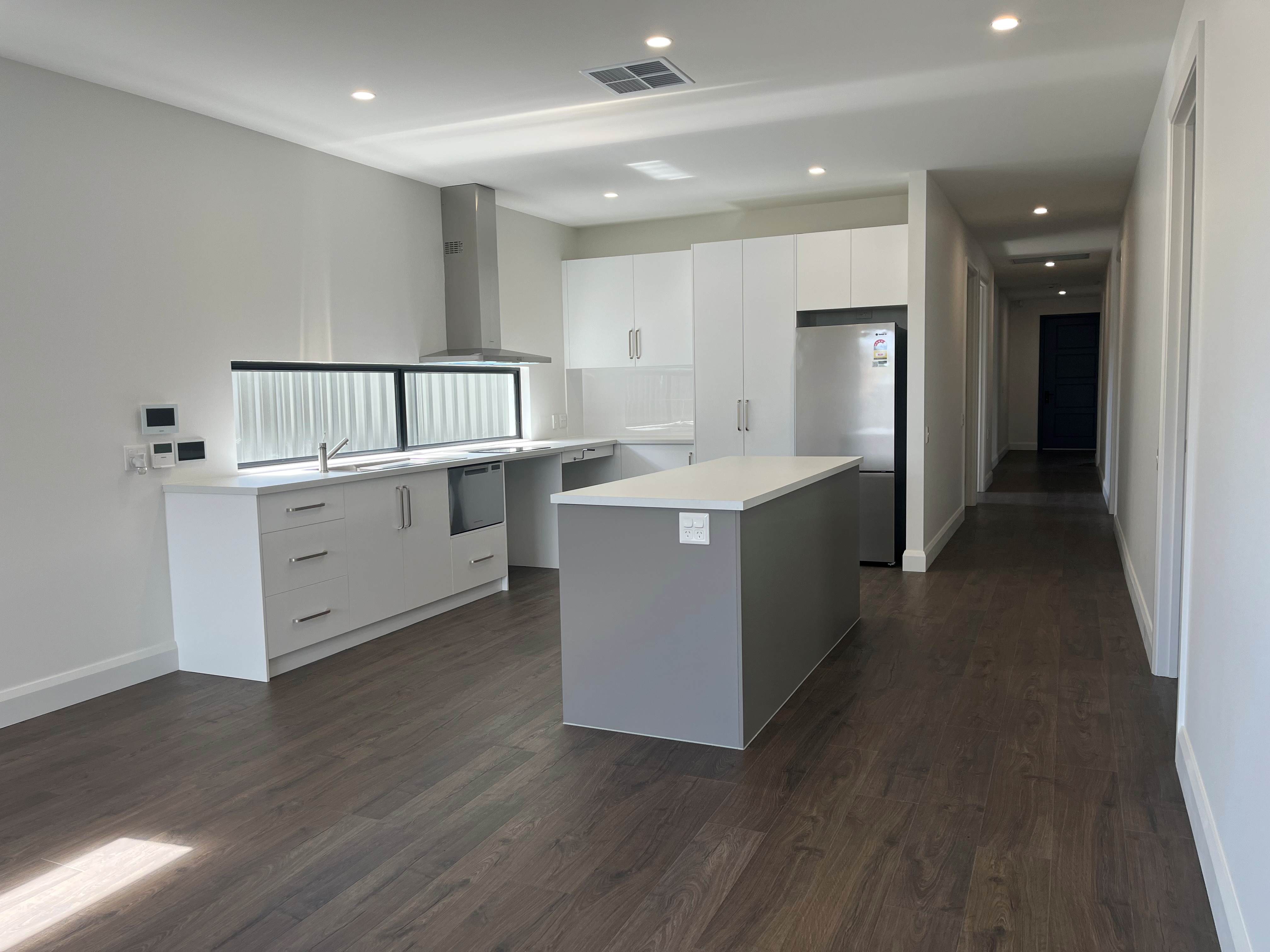 Bright, Modern Living in Morphett Vale — Home image 11