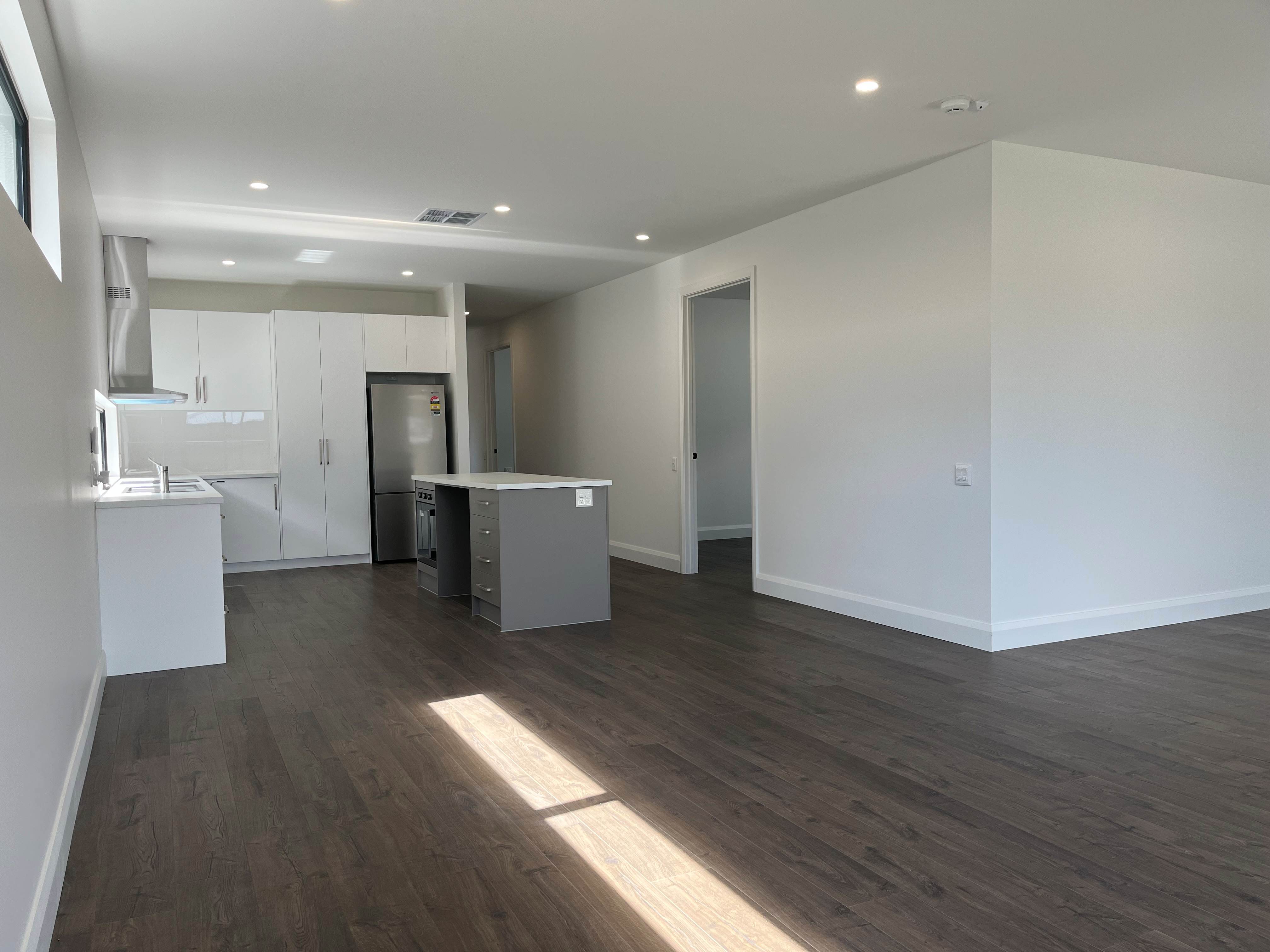 Bright, Modern Living in Morphett Vale — Home image 13