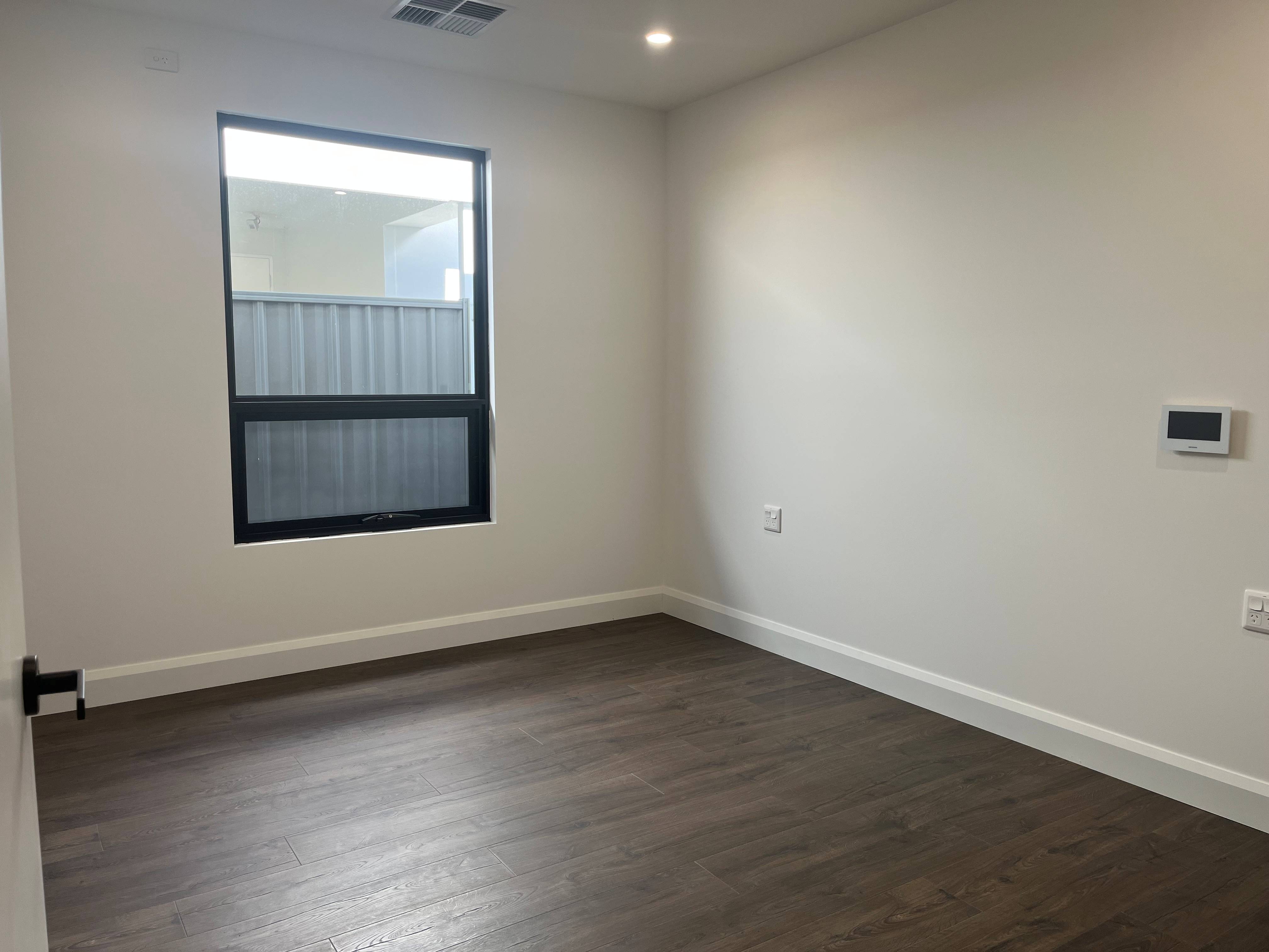 Bright, Modern Living in Morphett Vale — Home image 18