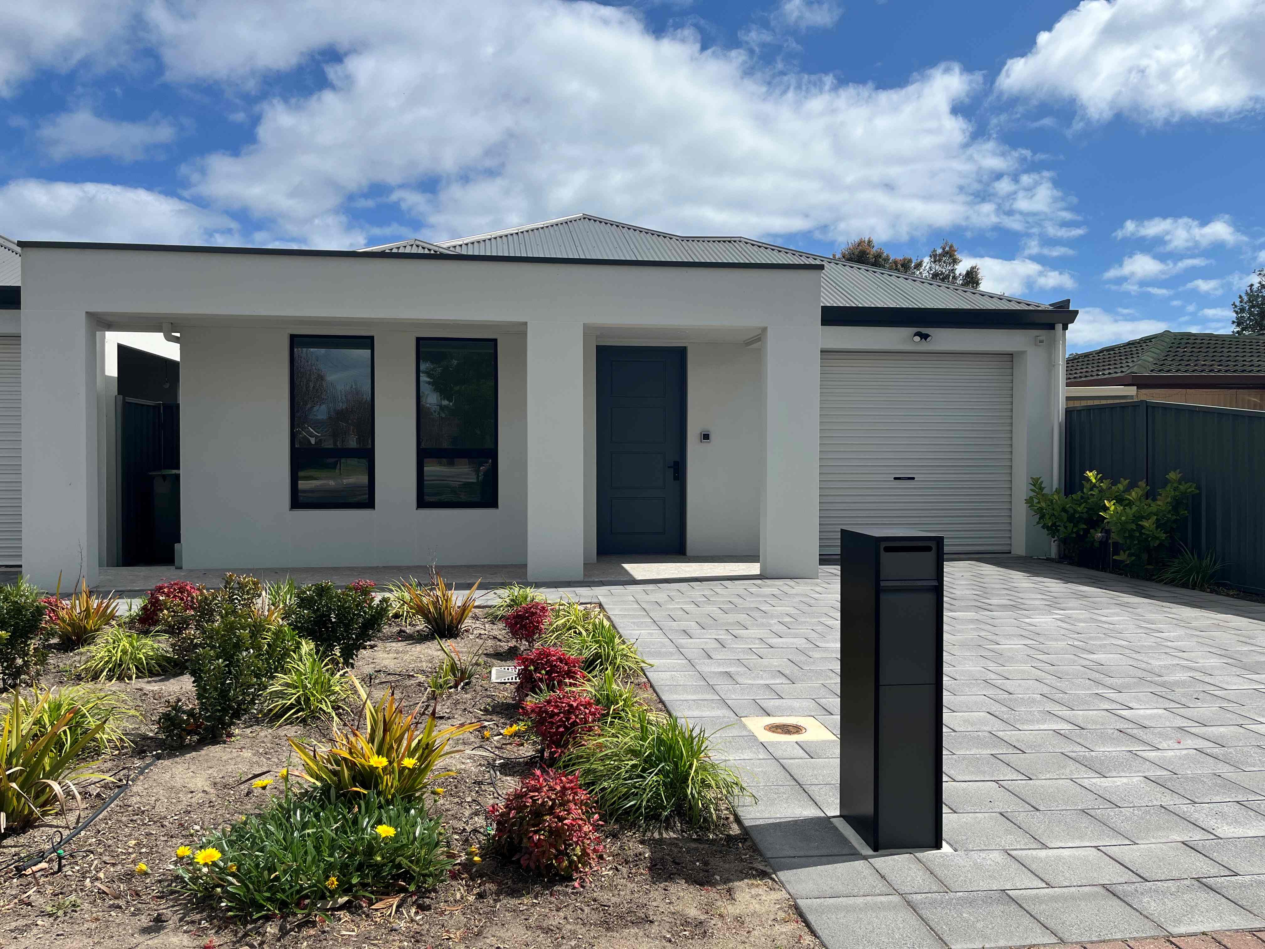 Bright, Modern Living in Morphett Vale — Home image 3