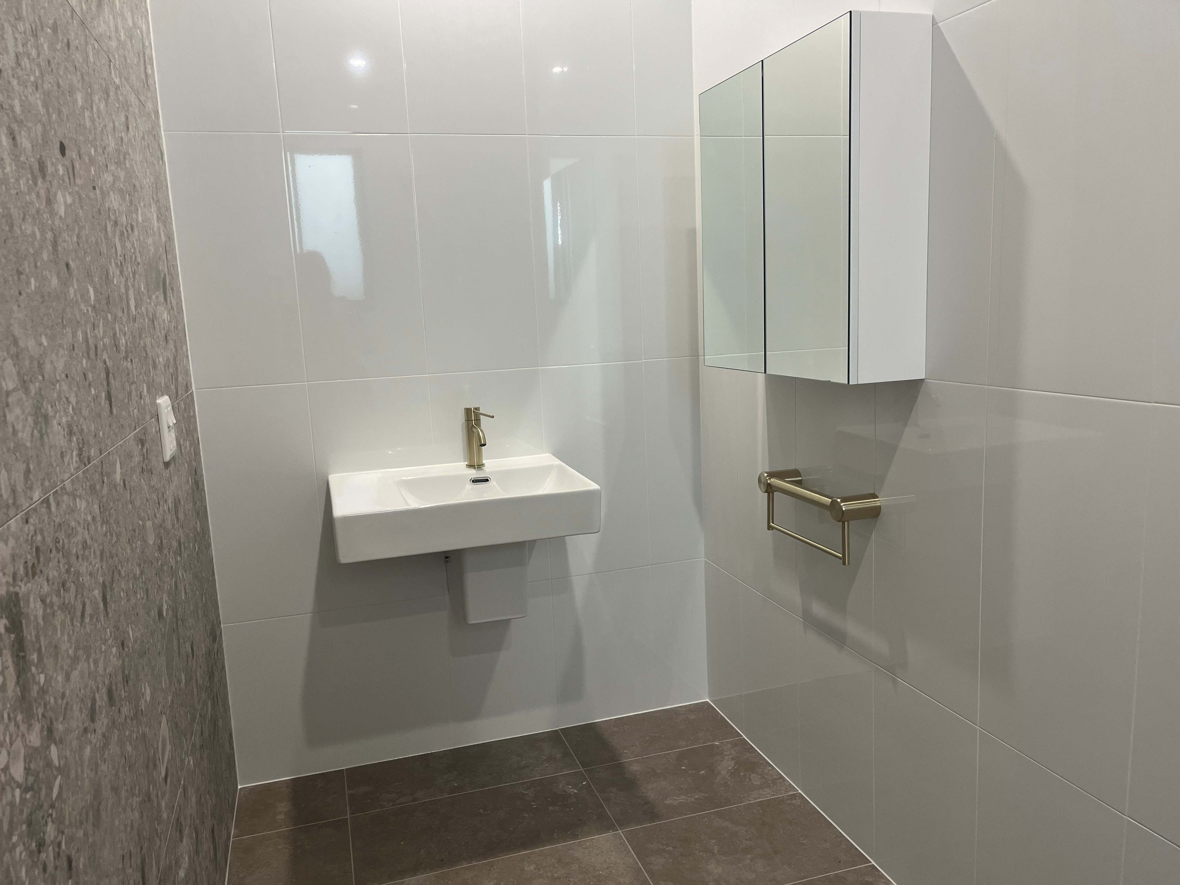 Bright, Modern Living in Morphett Vale — Home image 8