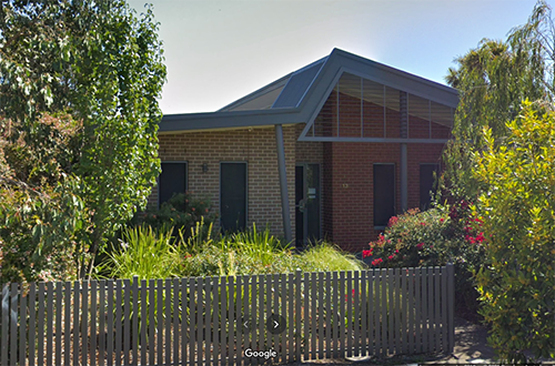 Modern 6 bedroom home in friendly neighbourhood close to transport — Home image 2