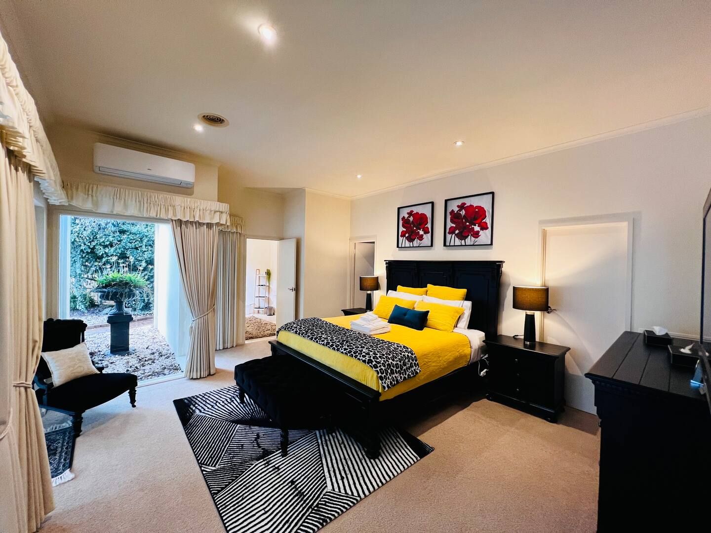 Beautiful looking Home for SIL, STA, MTA & Respite Home with indoor gym, Gaming room, large backyard — Home image 2
