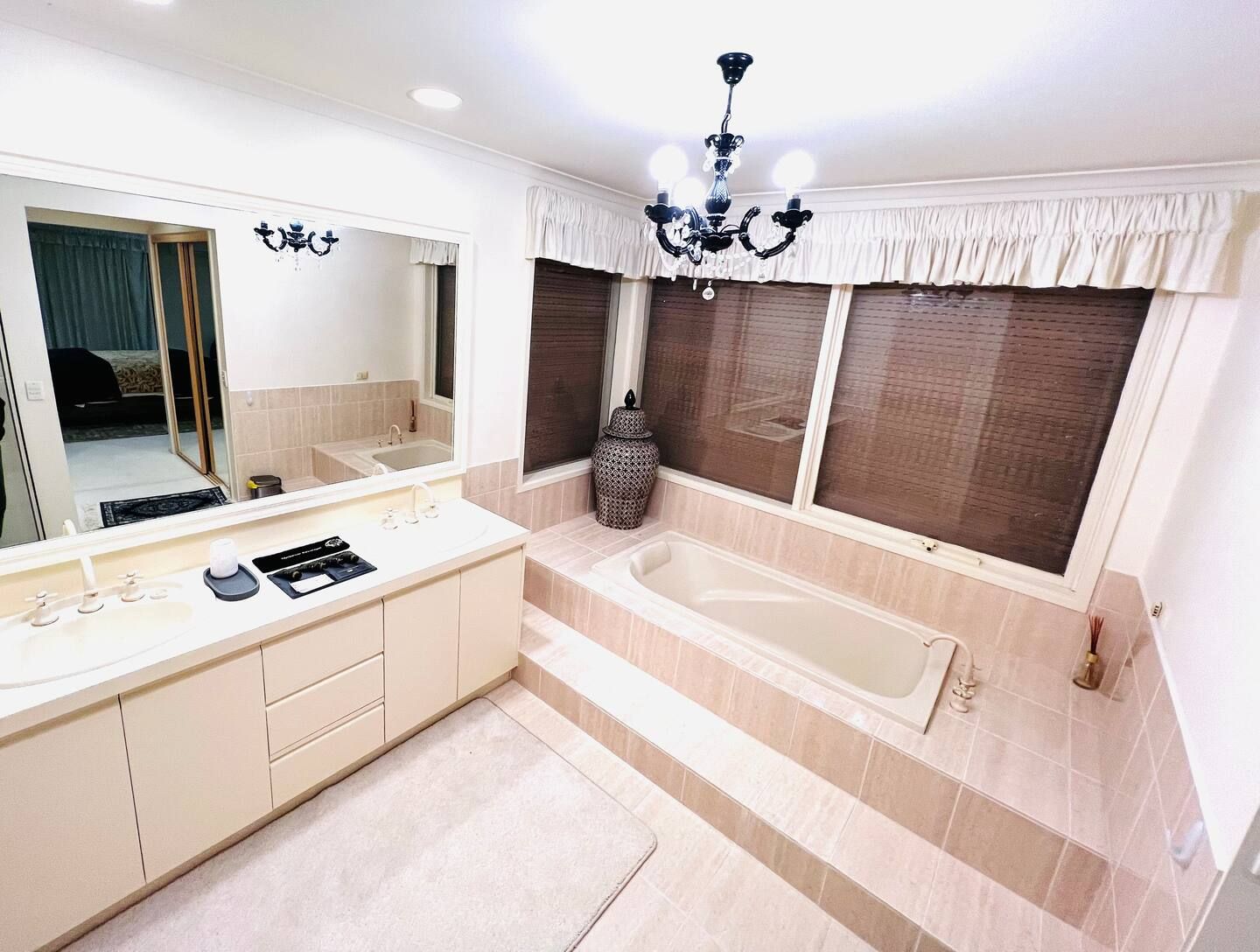 Beautiful looking Home for SIL, STA, MTA & Respite Home with indoor gym, Gaming room, large backyard — Home image 11