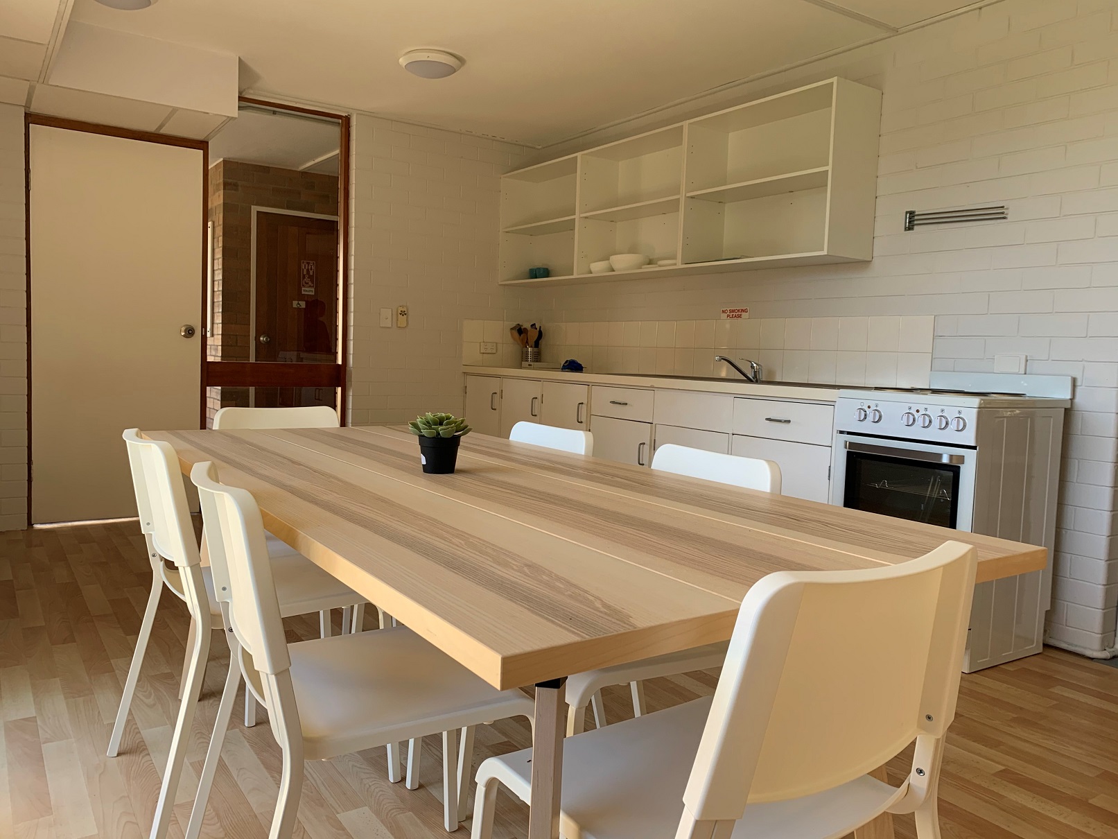 3 Minutes drive to the beach! 1:1 & 1:2 SIL Vacancies available at Moffat Beach — Home image 4