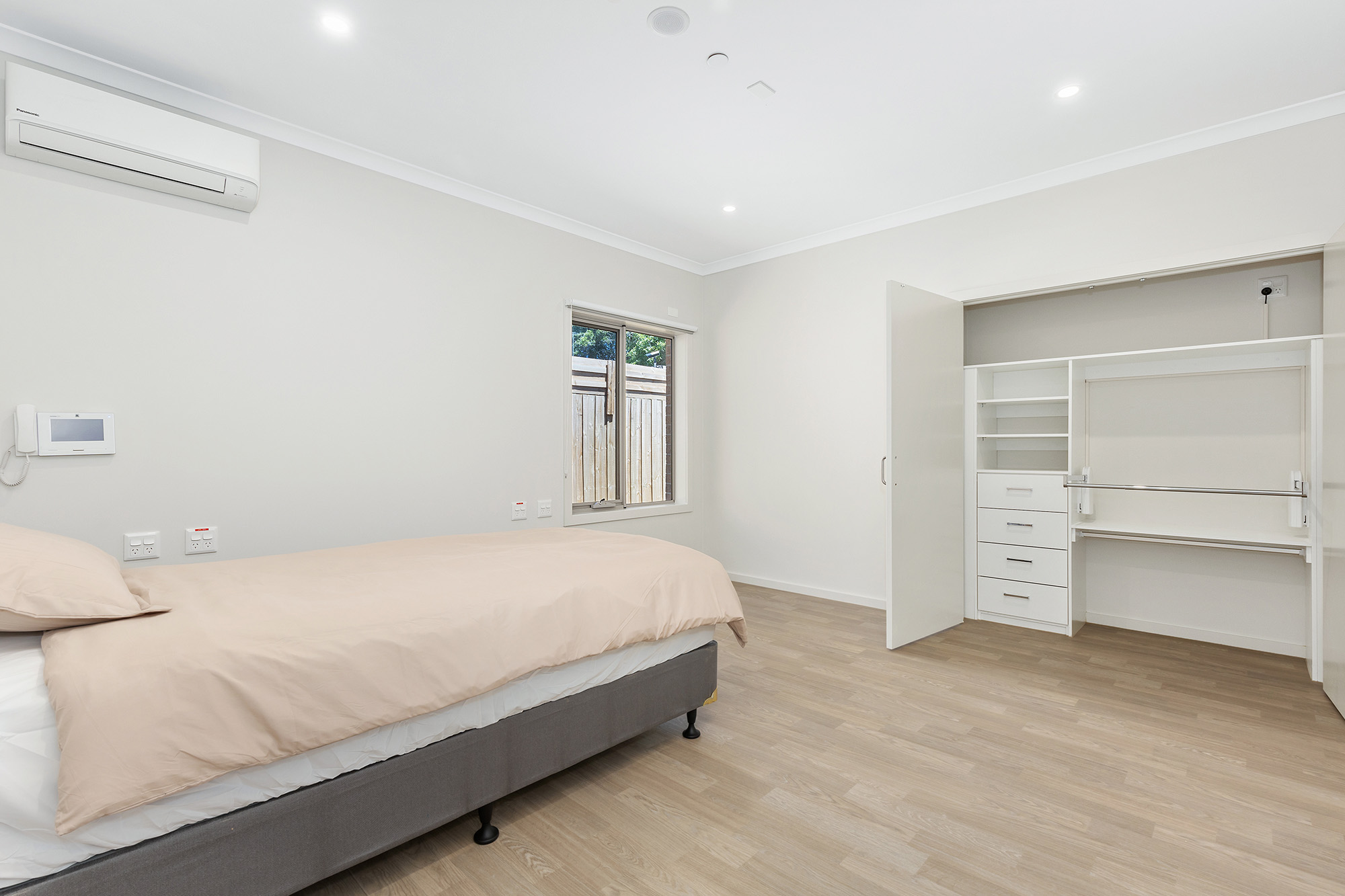 Spacious High Physical Support House in Knoxfield! — Home image 8