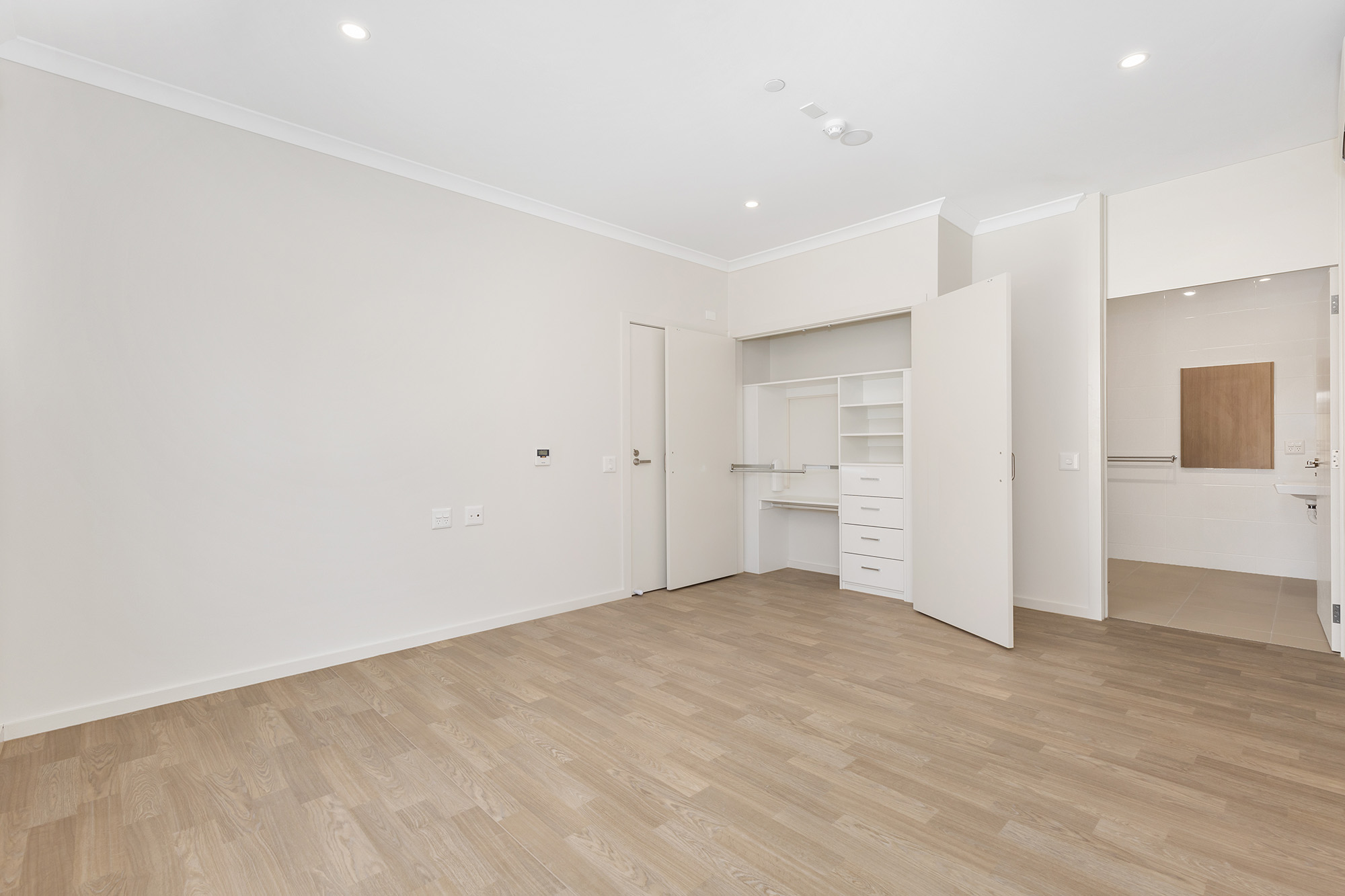 Spacious High Physical Support House in Knoxfield! — Home image 10