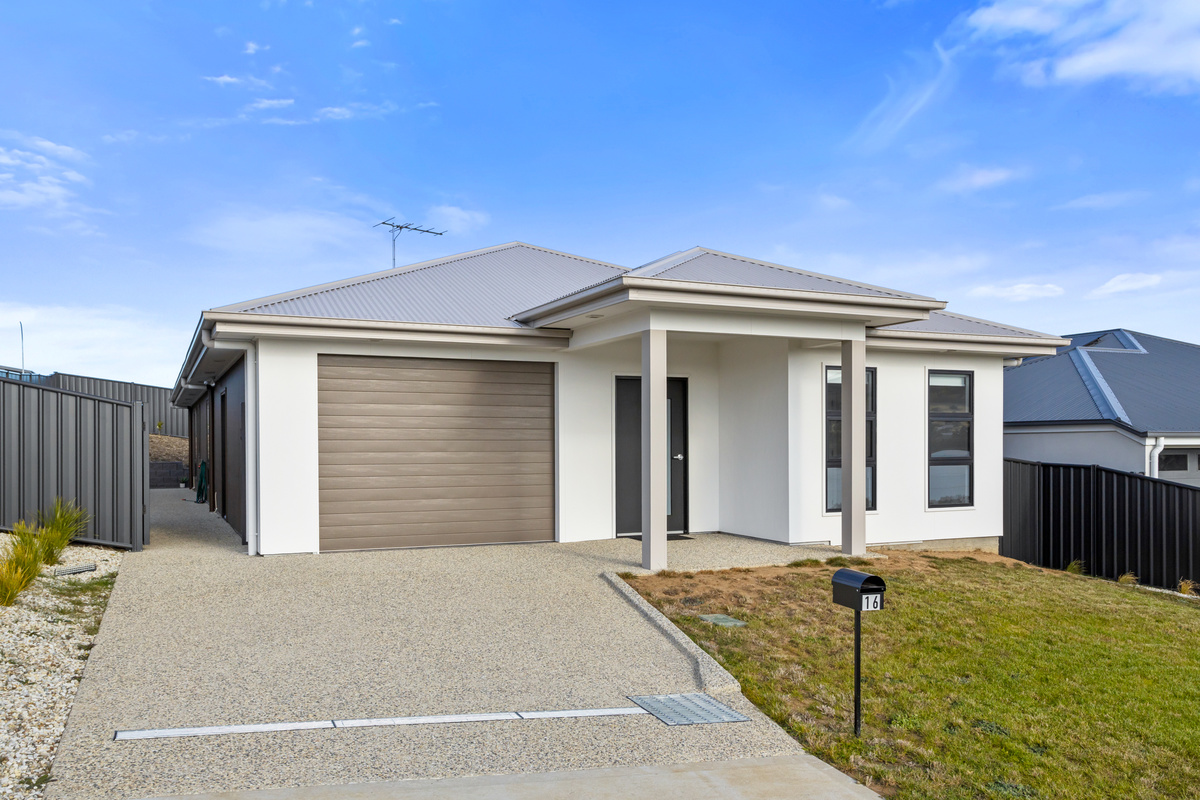 Close Coastal Views at Midway Point, Tasmania — Home image 9