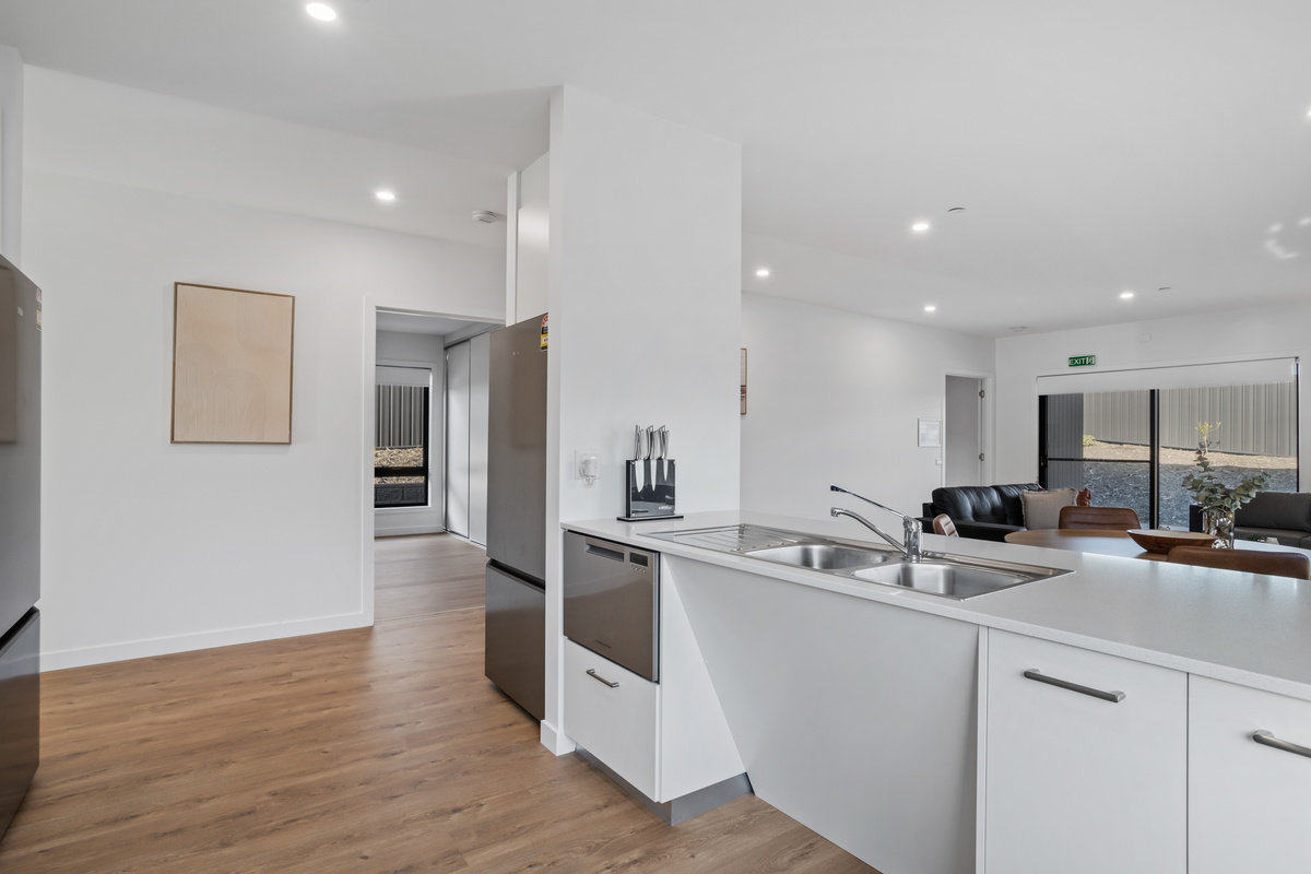 Close Coastal Views at Midway Point, Tasmania — Home image 11