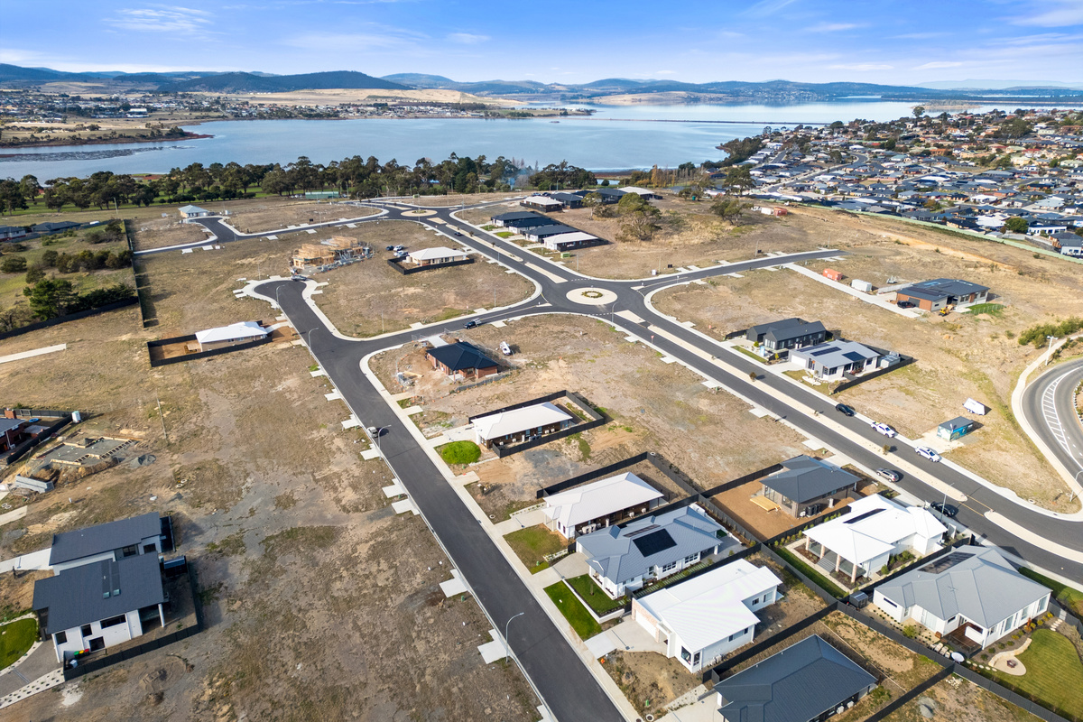 Close Coastal Views at Midway Point, Tasmania — Home image 12