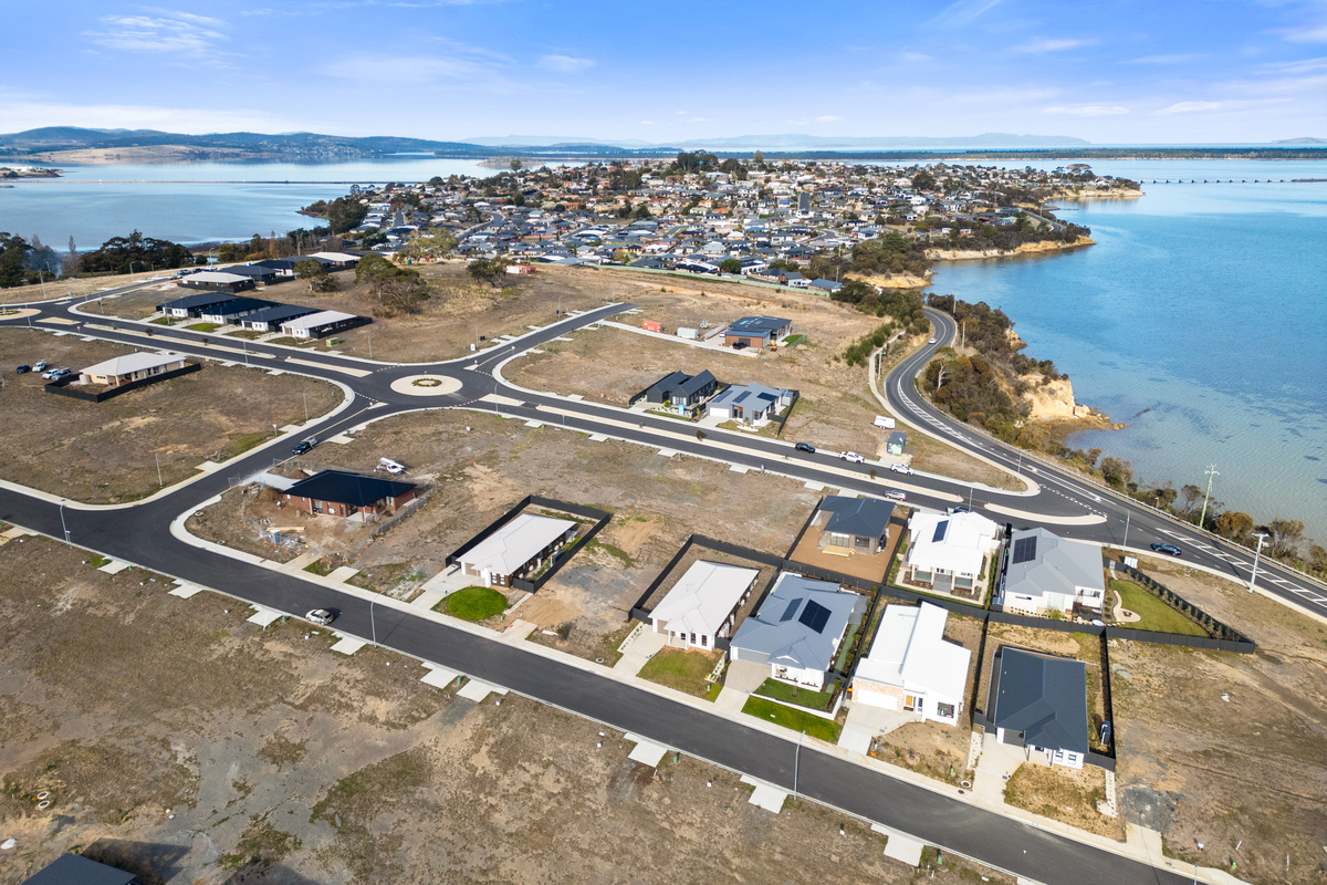 Close Coastal Views at Midway Point, Tasmania — Home image 18