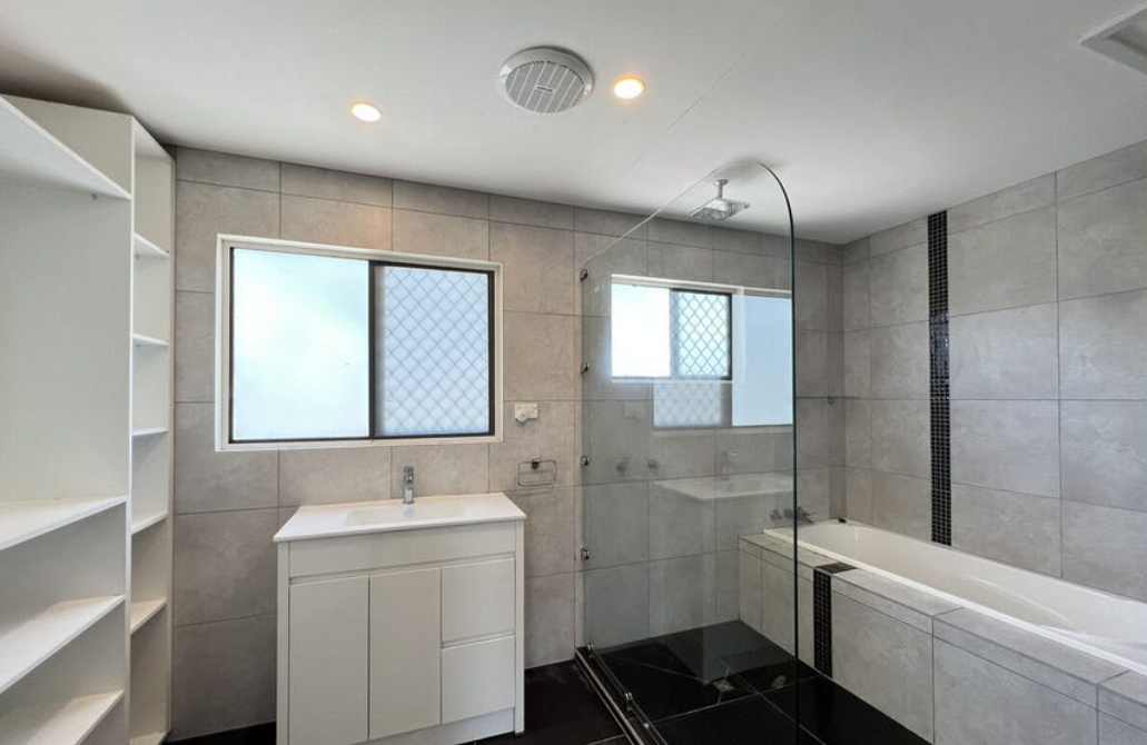 4 Bedroom shared property (Kingston, QLD 4114) — Home image 5
