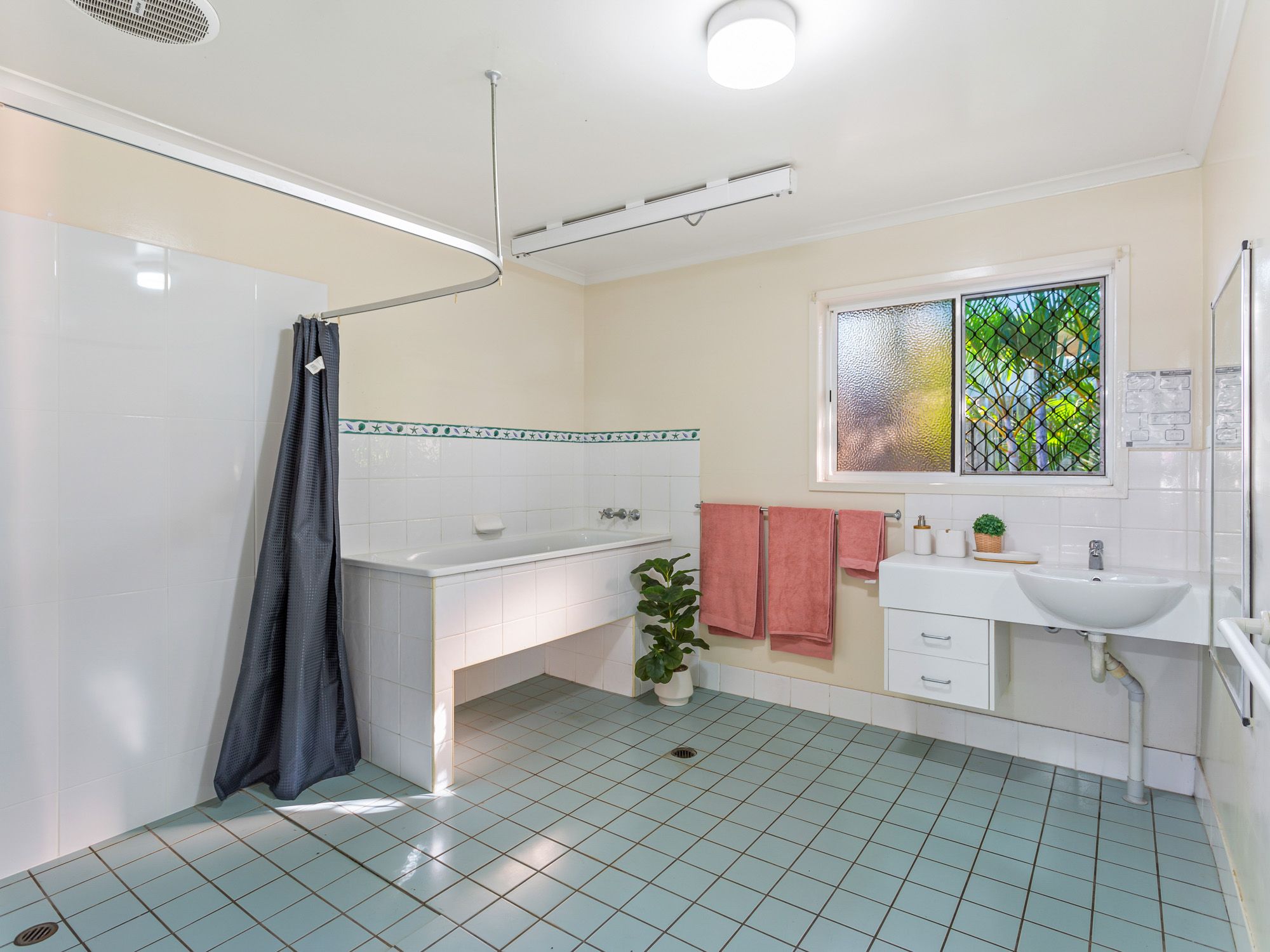 Serene and peaceful living in Alexandra Hills — Home image 6