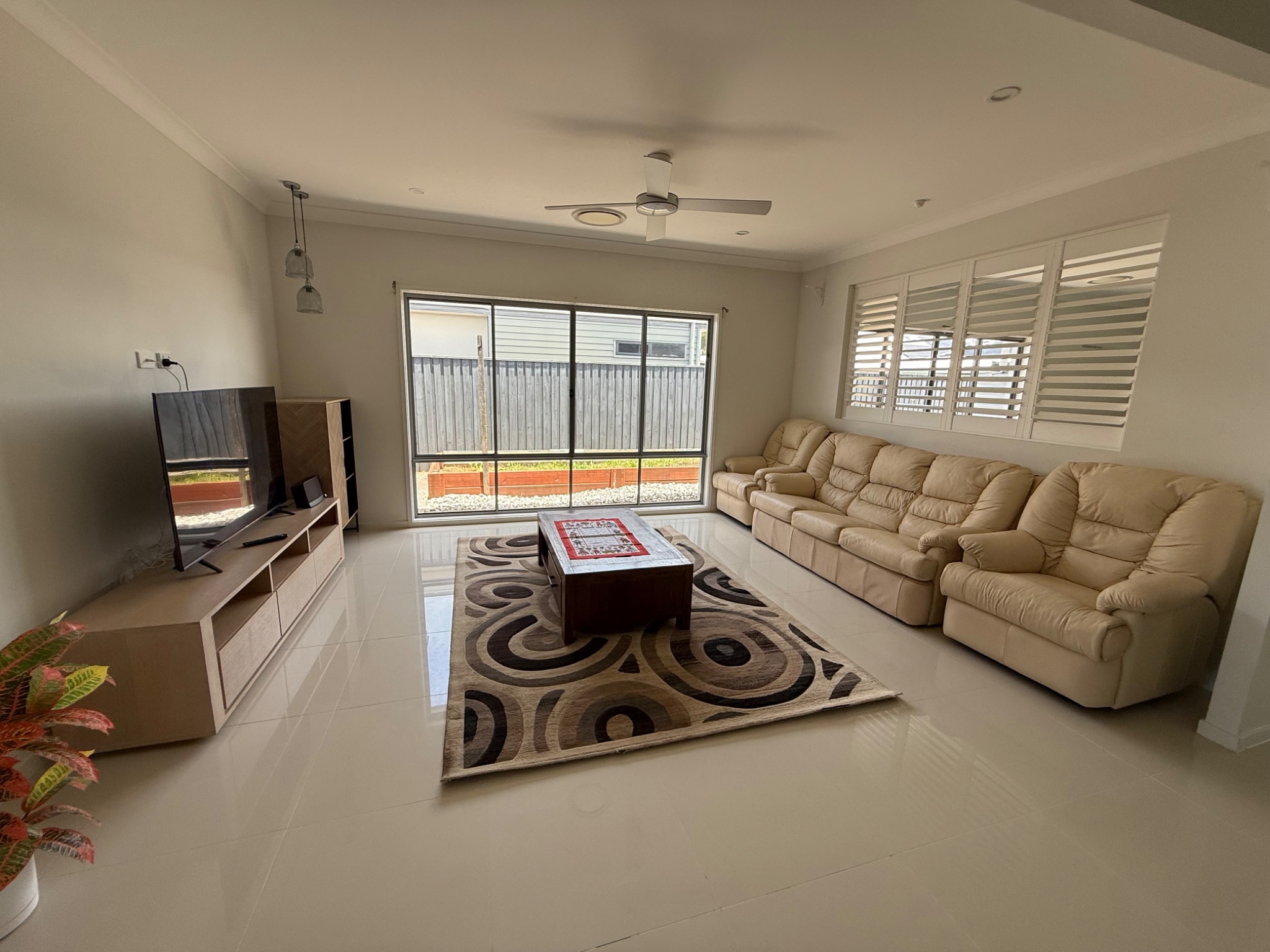 Modern SIL home in prime Baringa location. — Home image 5