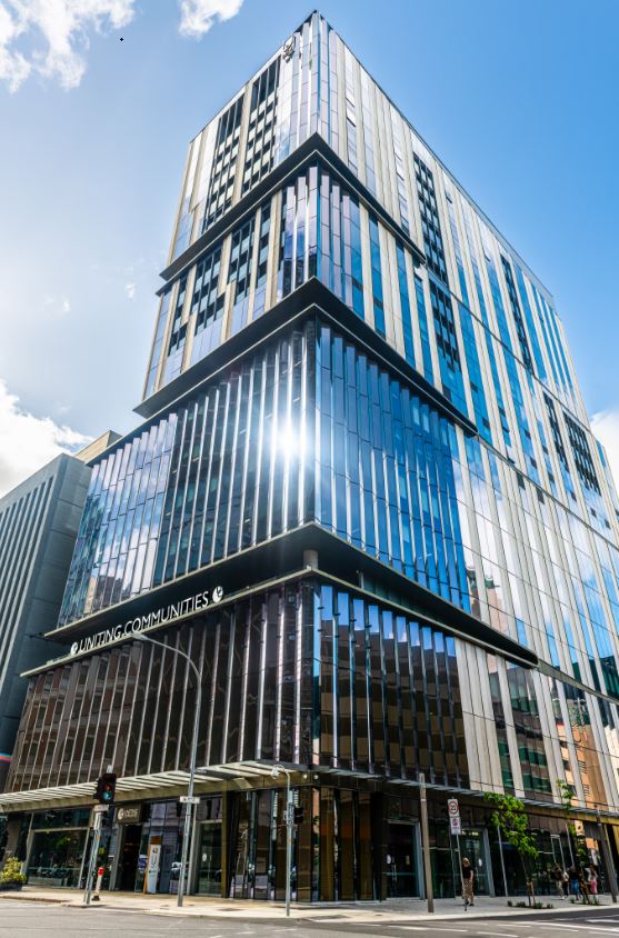 Accessible Modern Apartment in Prime City Location — Home image 3