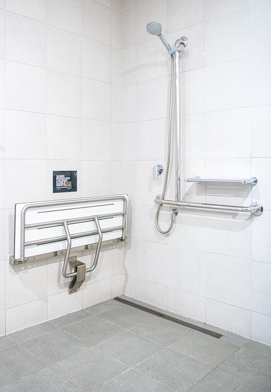 Accessible Modern Apartment in Prime City Location — Home image 4