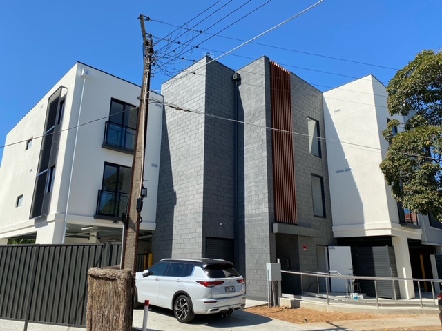 Beautiful Apartment Building in Plympton — Home image 4