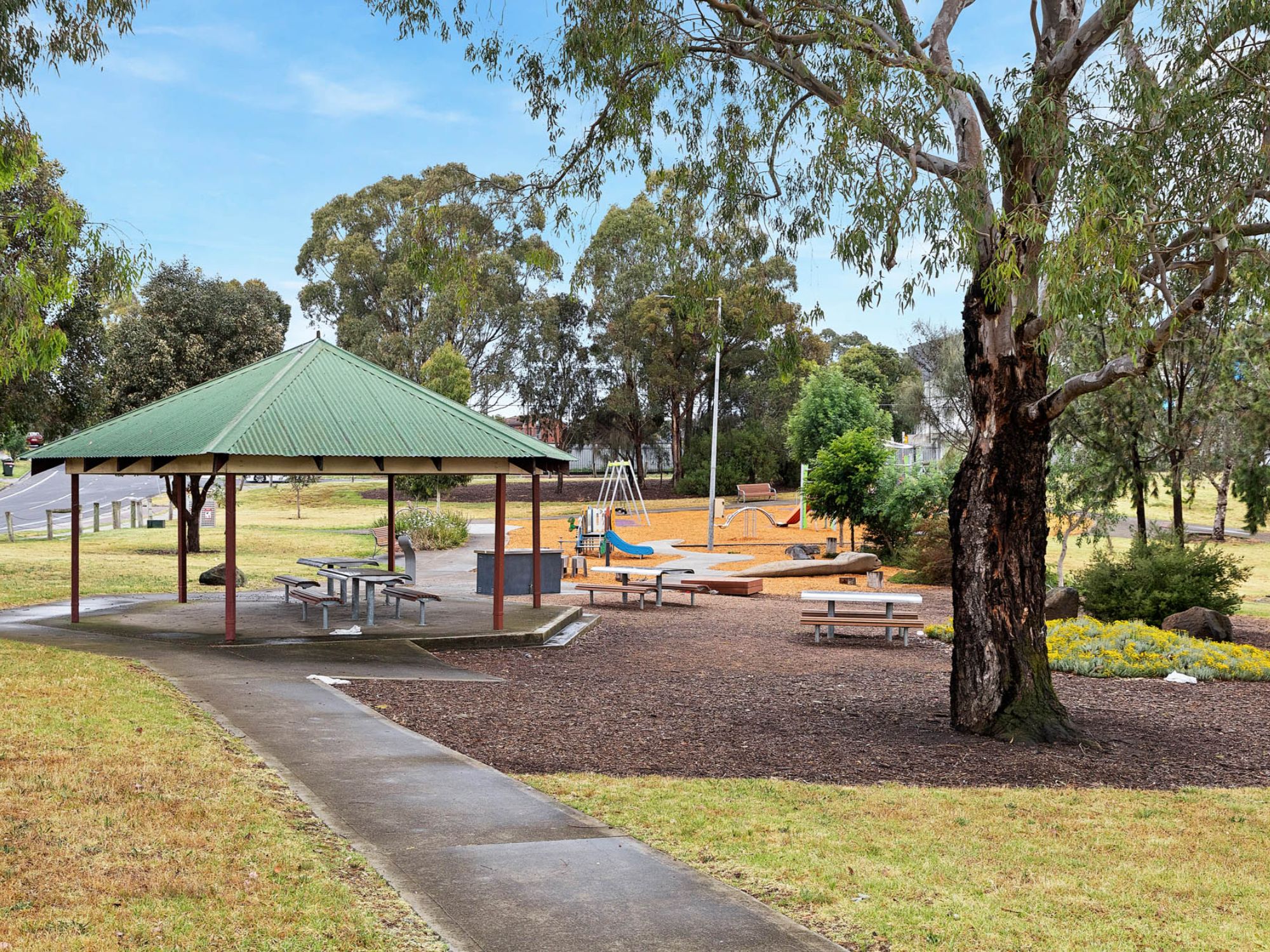 Contemporary High Physical Support House Just Moments From Jacana Valley Park! — Home image 2