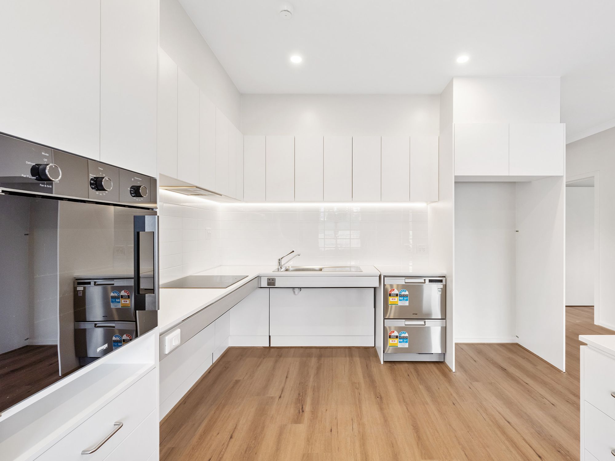Contemporary High Physical Support House Just Moments From Jacana Valley Park! — Home image 4