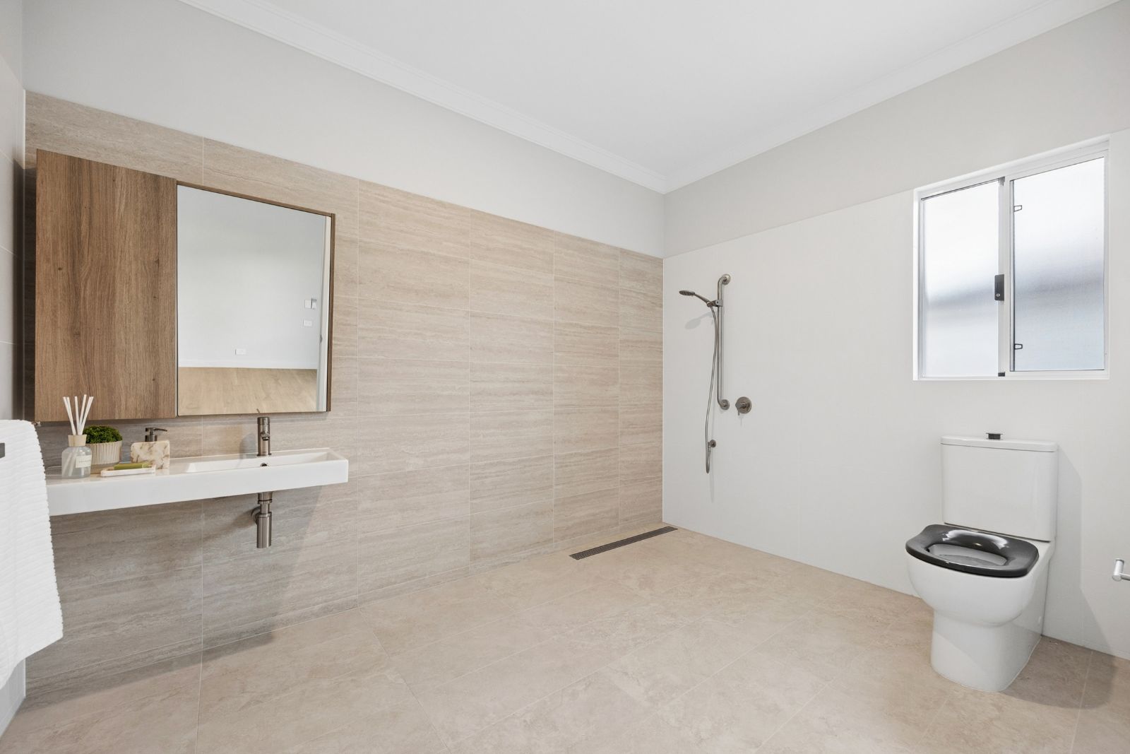 Choose how you live in this 3 Bedroom Home for Sharing with separate Villa. Disability Accommodation — Home image 18