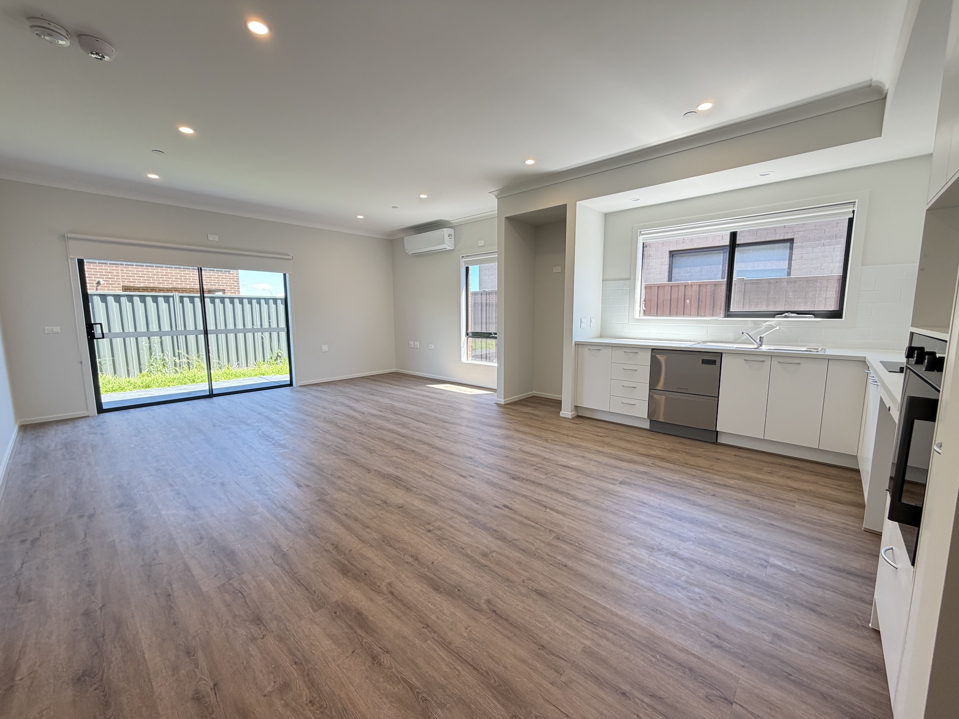 Comfortable 3+OOA SDA Home in Peaceful Clyde North — Home image 5