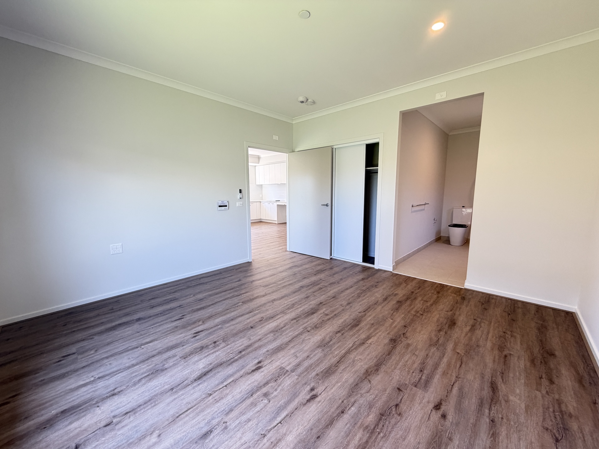 Comfortable 3+OOA SDA Home in Peaceful Clyde North — Home image 6