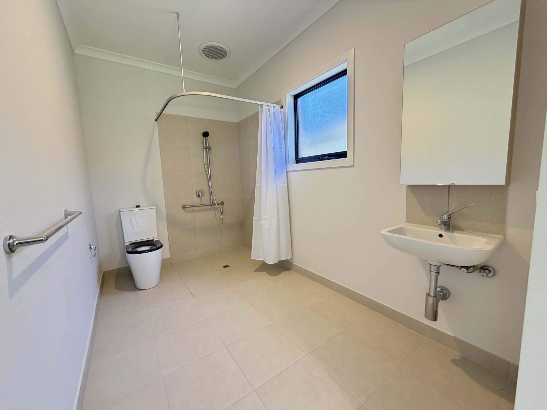 Comfortable 3+OOA SDA Home in Peaceful Clyde North — Home image 7