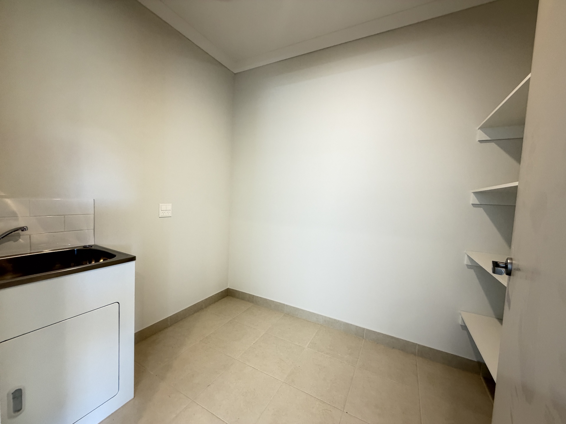 Comfortable 3+OOA SDA Home in Peaceful Clyde North — Home image 9
