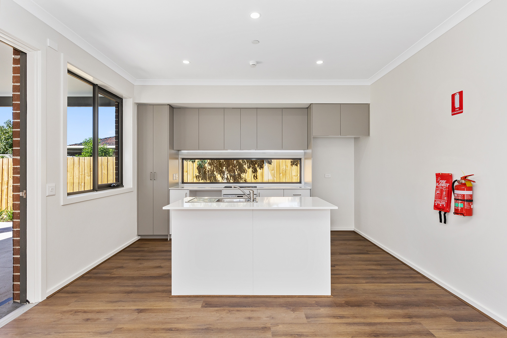 2 Bed Improved Livability House Just Minutes to St Albans! — Home image 4