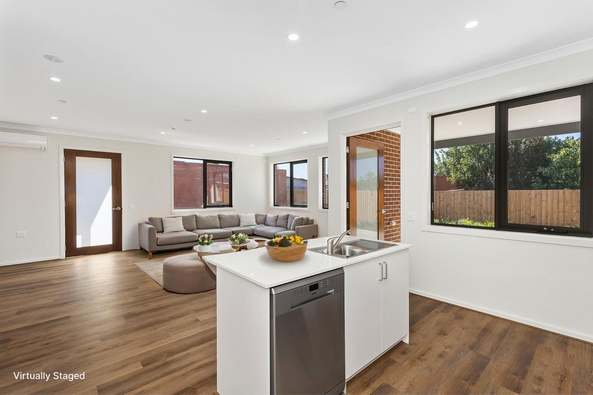 2 Bed Improved Livability House Just Minutes to St Albans! — Home image 5