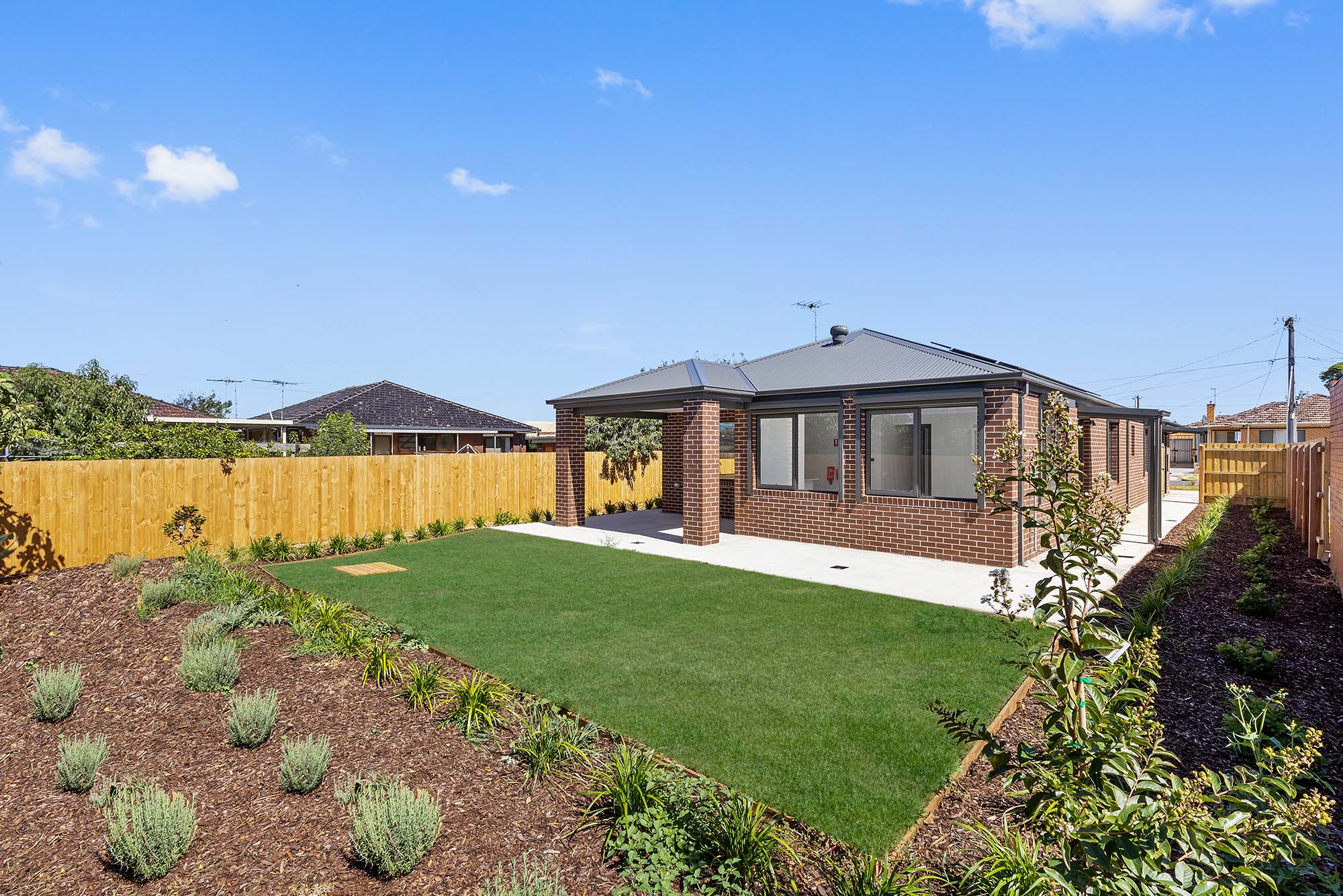 2 Bed Improved Livability House Just Minutes to St Albans! — Home image 8