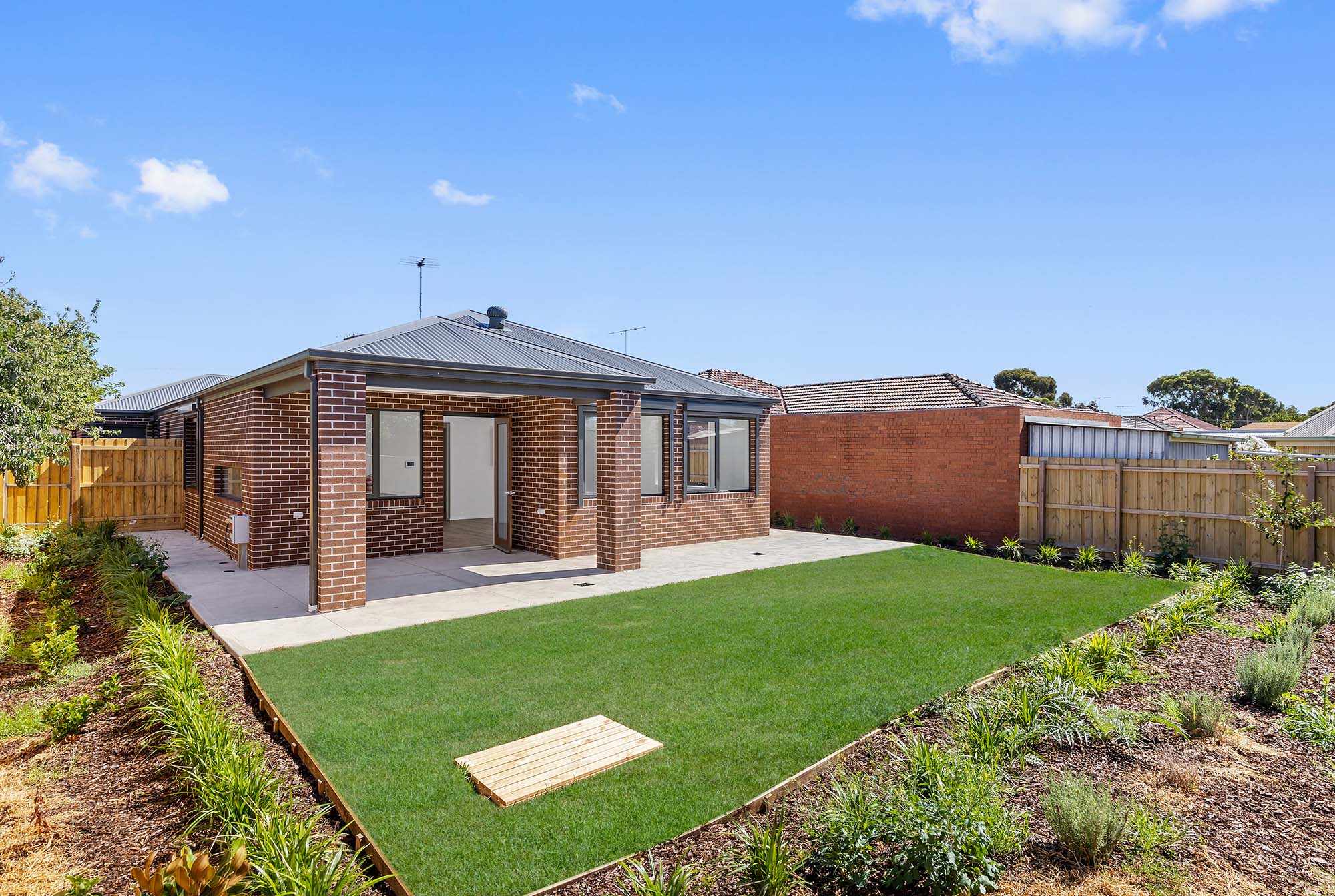 2 Bed Improved Livability House Just Minutes to St Albans! — Home image 9
