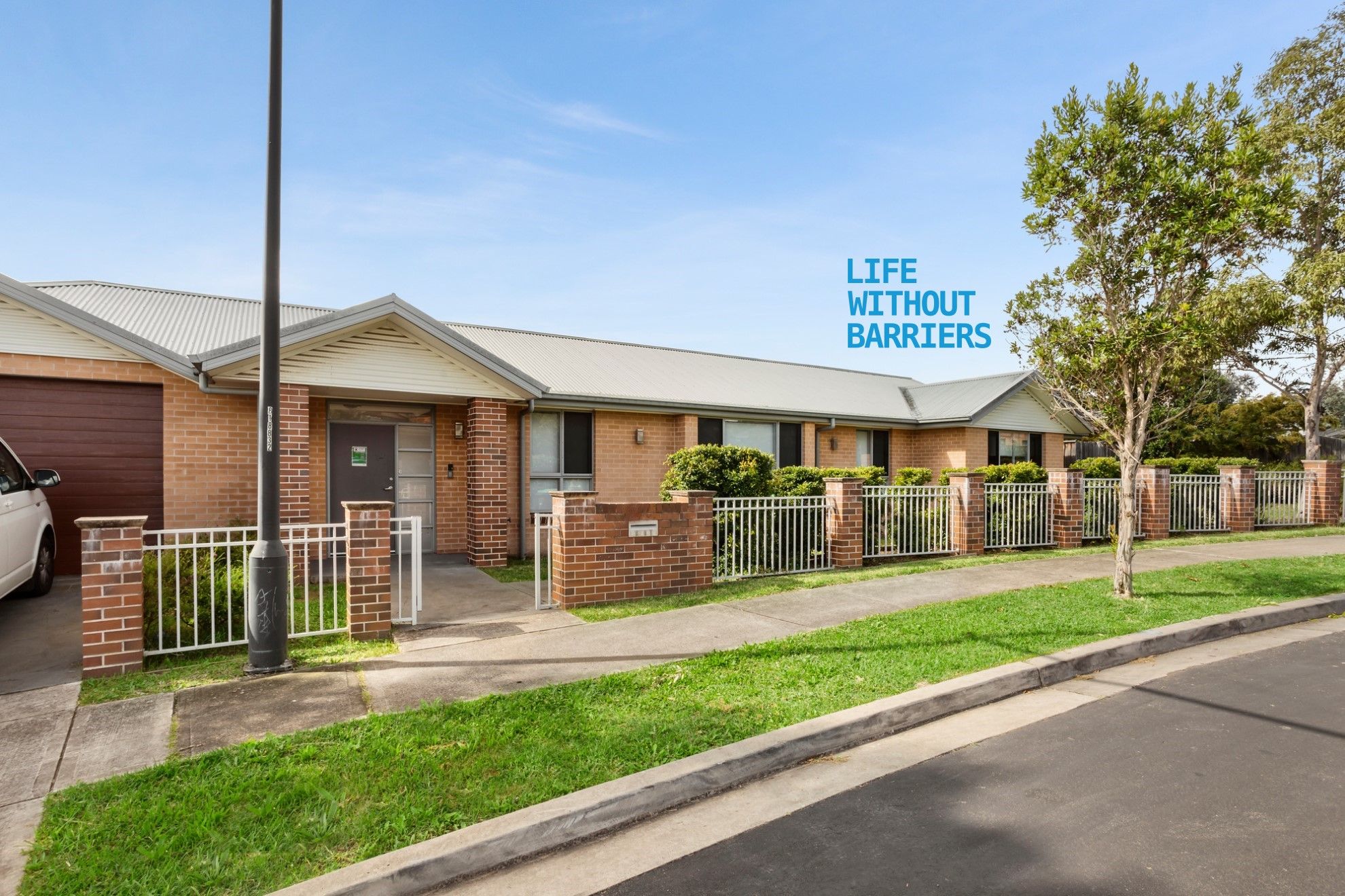 Spacious SDA registered Villa in the quiet suburb of Minto — Home image 2