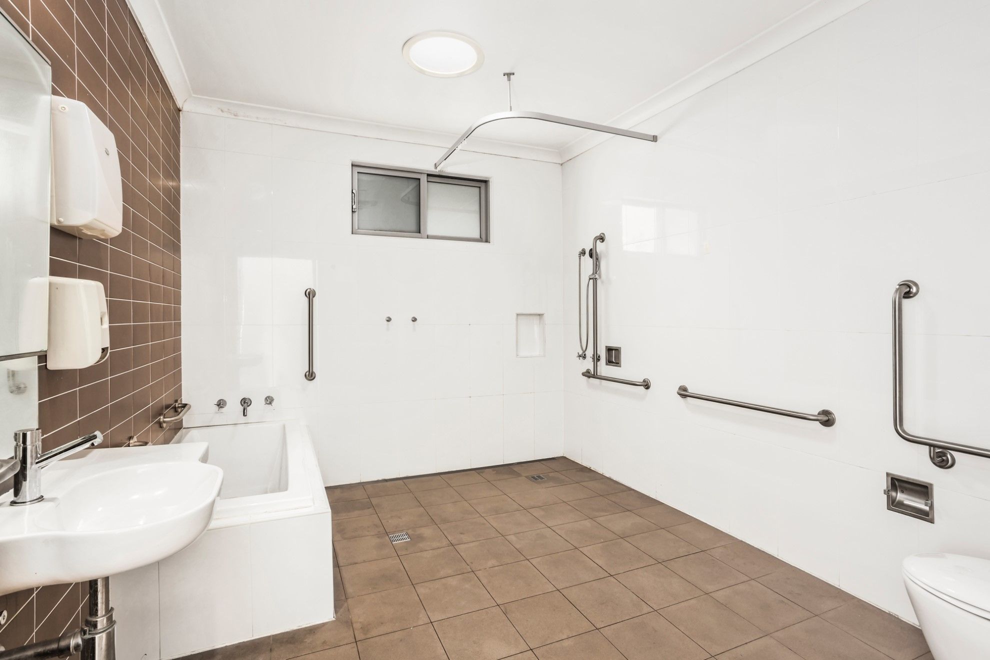 Spacious SDA registered Villa in the quiet suburb of Minto — Home image 7