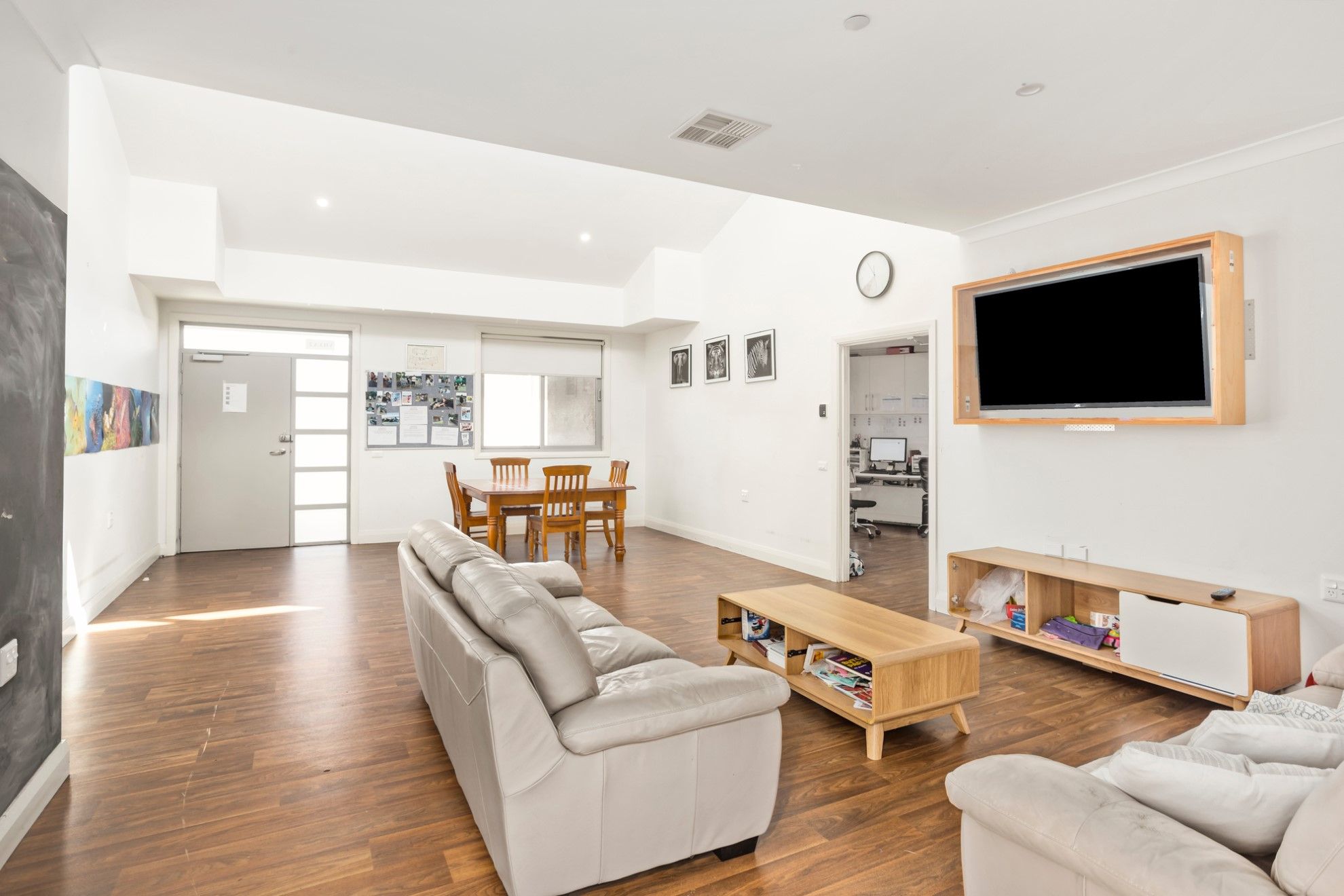 Spacious SDA registered Villa in the quiet suburb of Minto — Home image 9