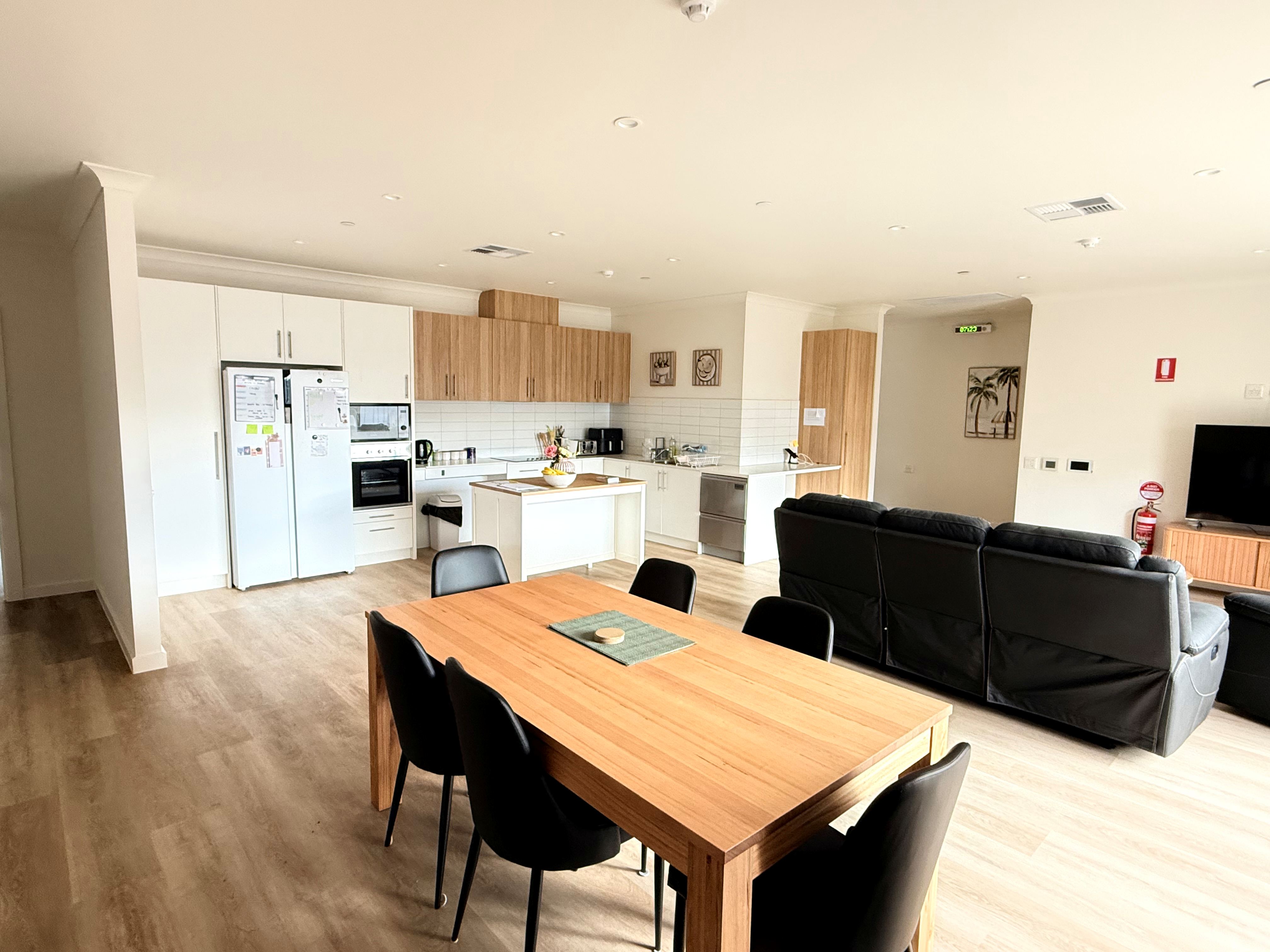 Morphett Vale 1:3 SIL/SDA Passive Overnight female property — Home image 2