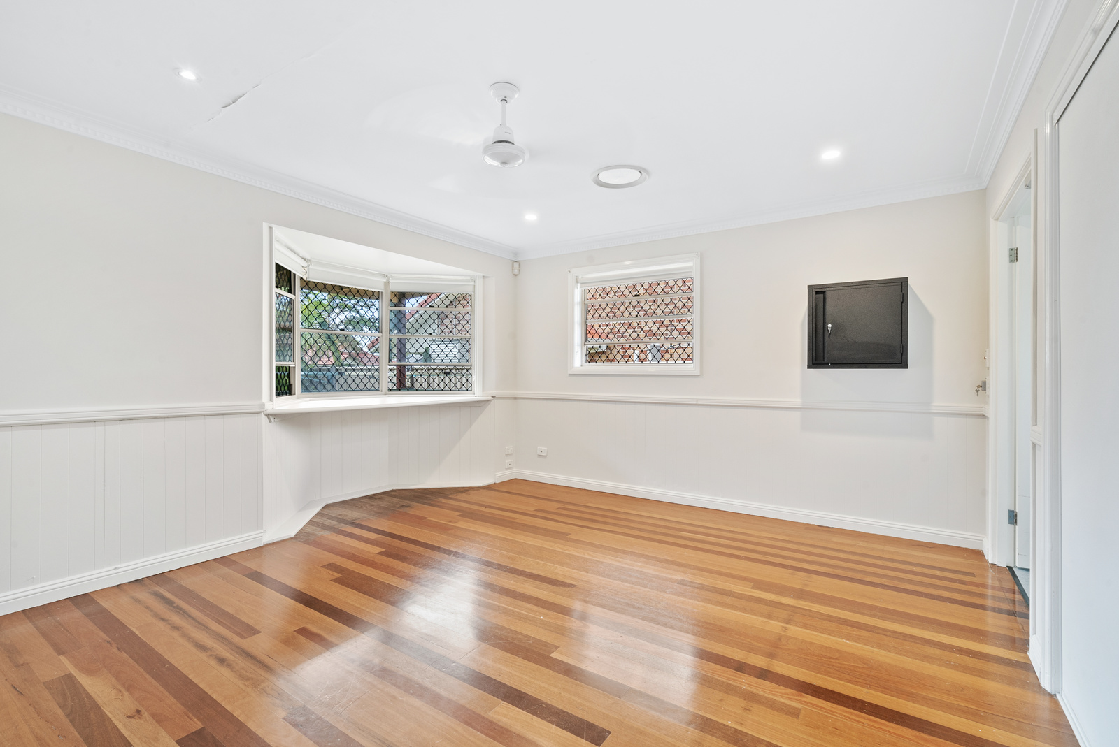 Spacious SDA / SIL beside beautiful lake and parkland — Home image 5