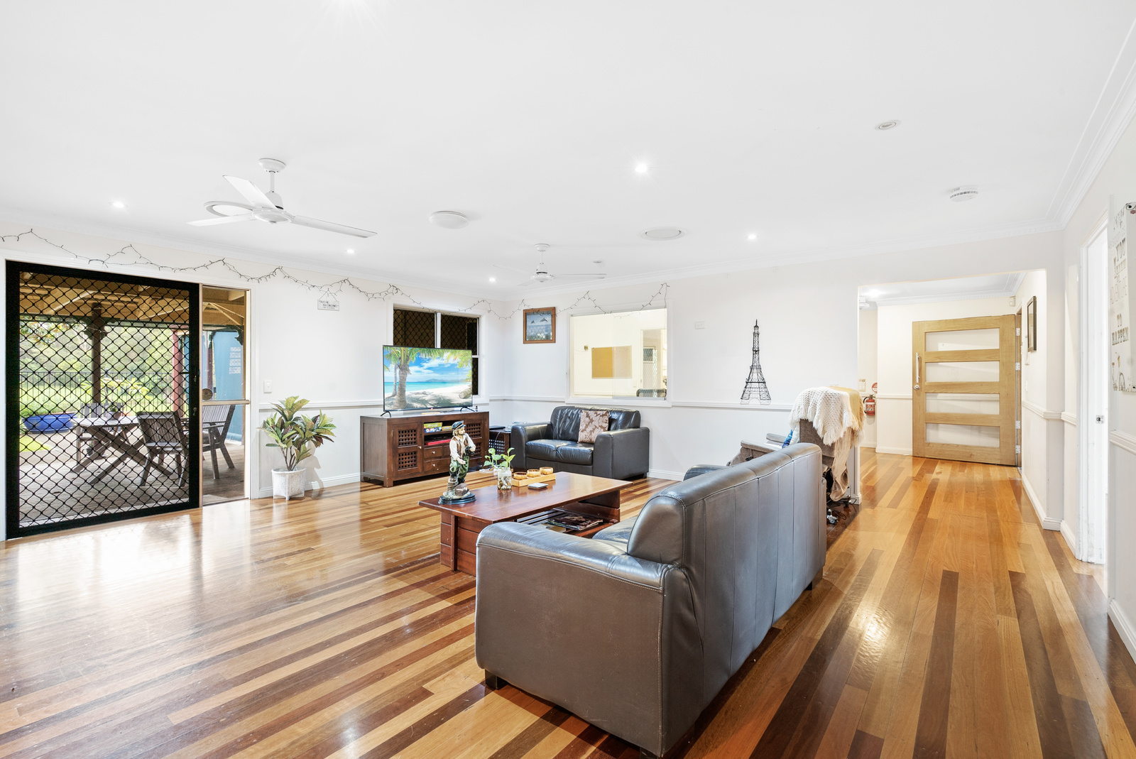 Spacious SDA / SIL beside beautiful lake and parkland — Home image 4