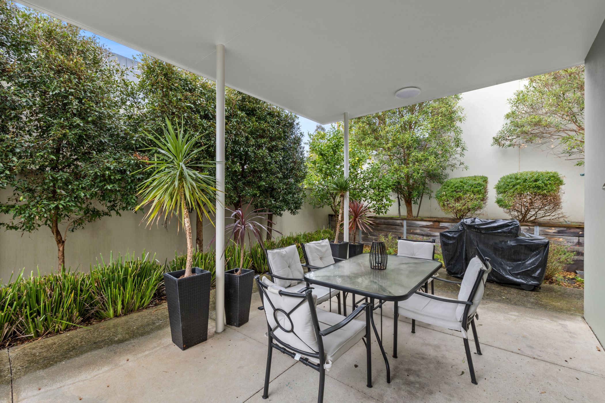 Spacious and contemporary home in Kew. — Home image 10