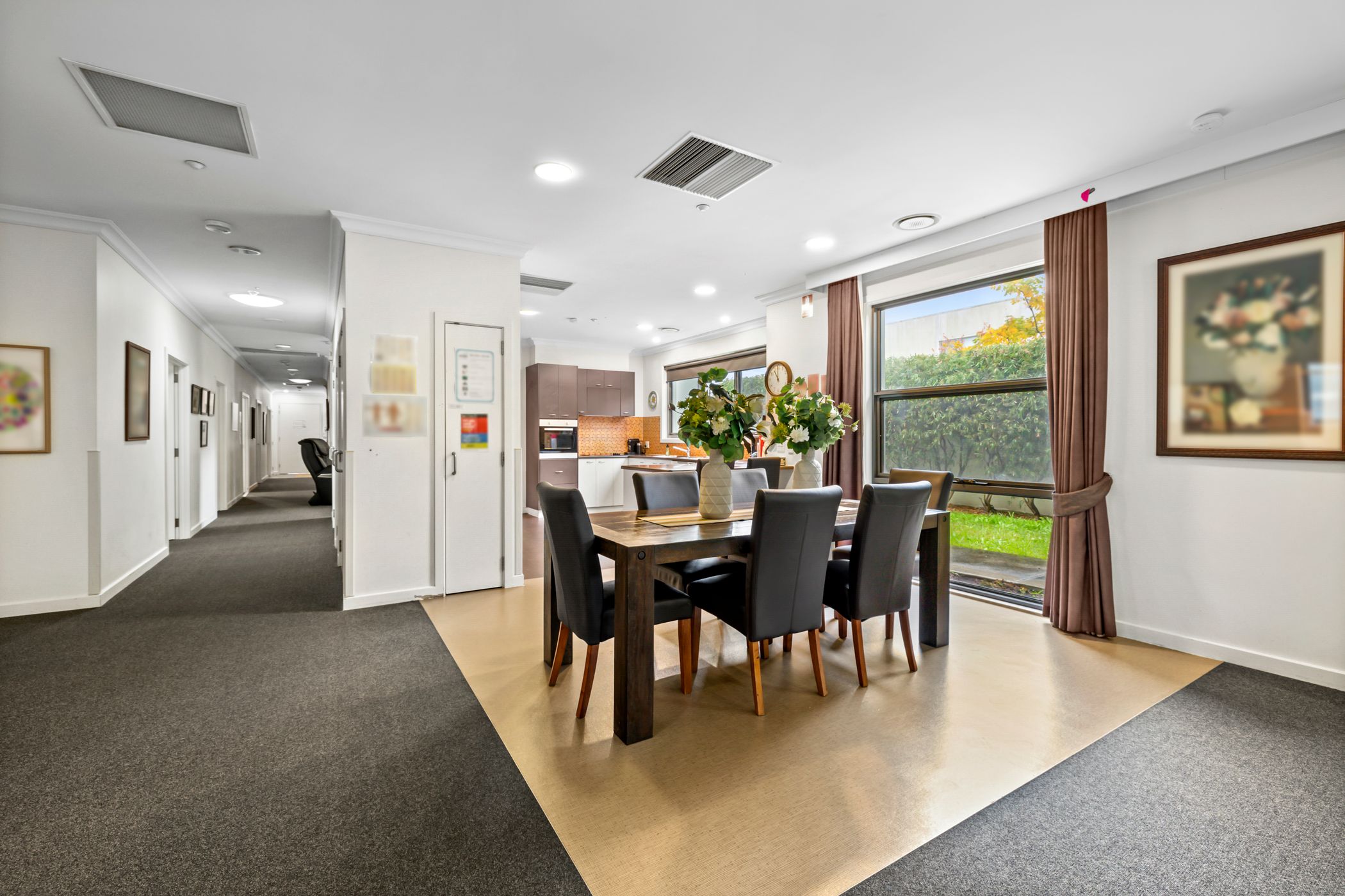 Spacious and contemporary home in Kew. — Home image 3