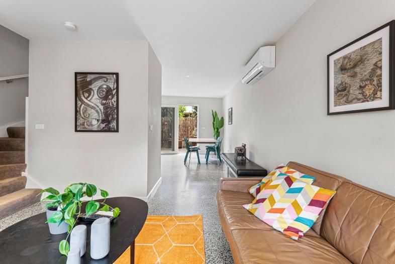 Convenient Bayside Living at the Edge of the City Port — Home image 2