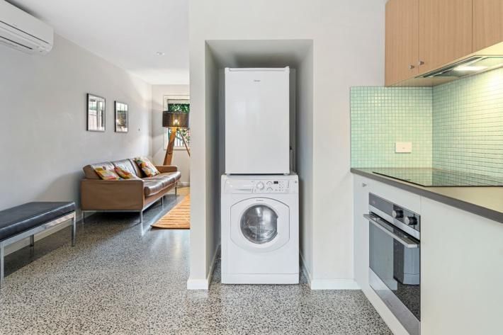 Convenient Bayside Living at the Edge of the City Port — Home image 5