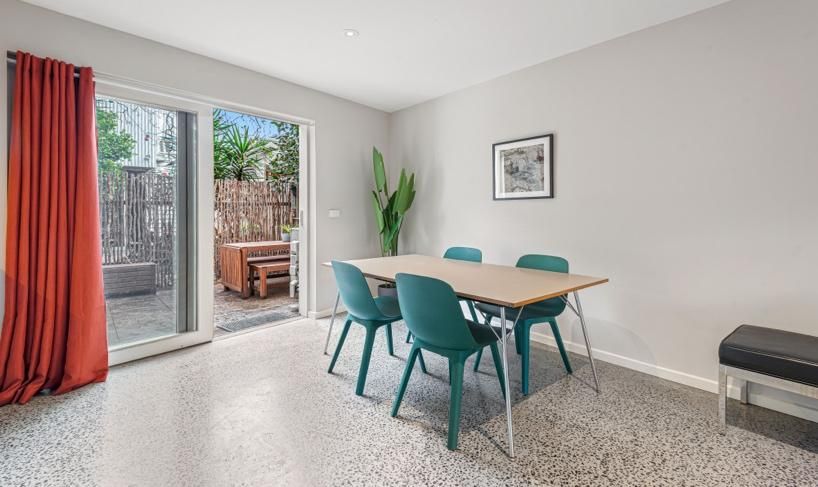 Convenient Bayside Living at the Edge of the City Port — Home image 7