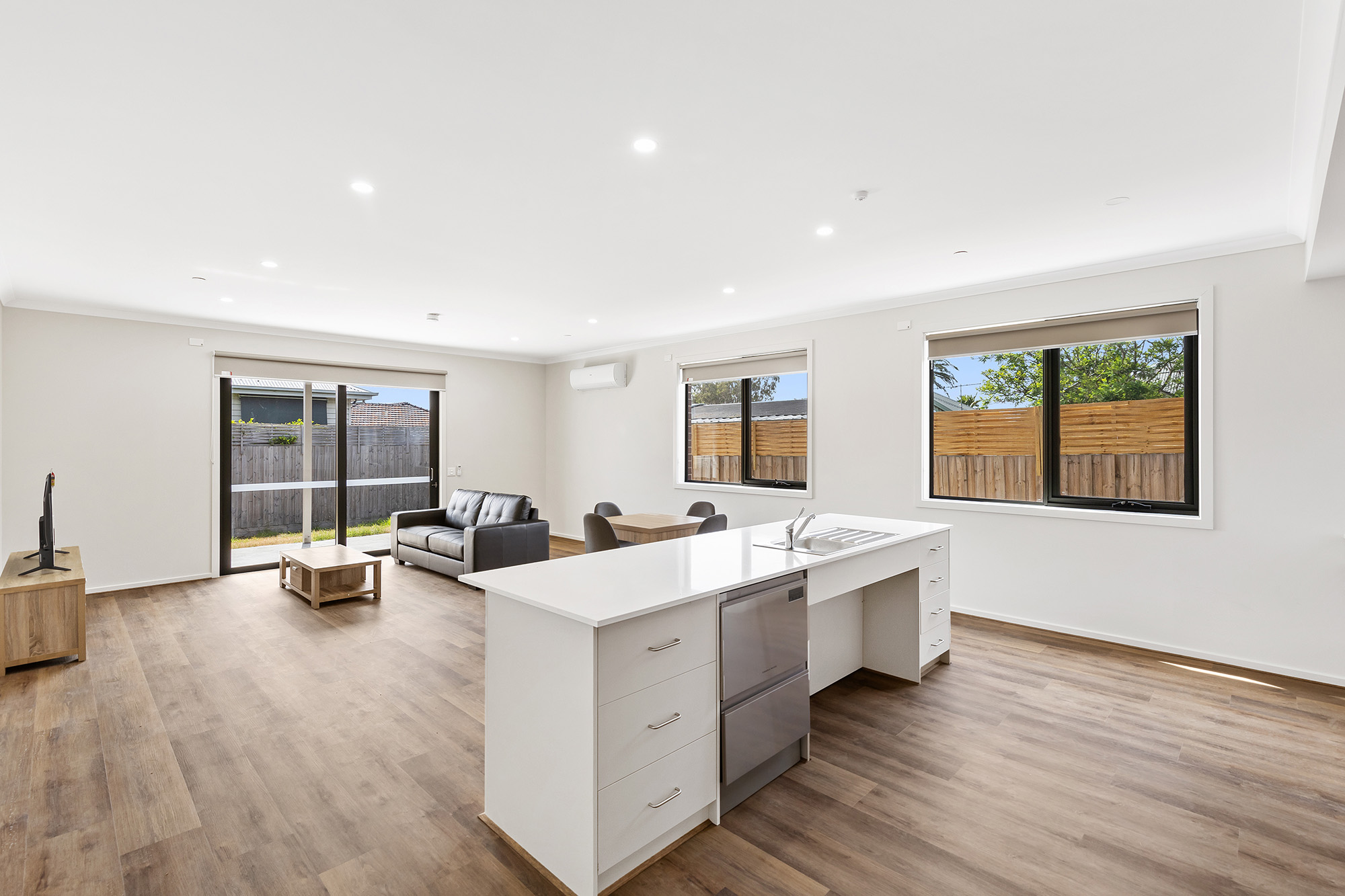 Coastal Living in Beautiful Carrum 2 Bed/2 Bath (+OOA) HPS — Home image 2