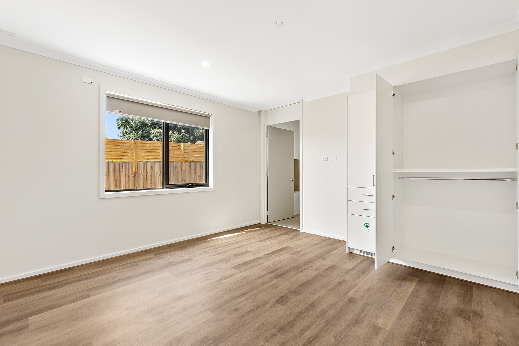 Coastal Living in Beautiful Carrum 2 Bed/2 Bath (+OOA) HPS — Home image 4