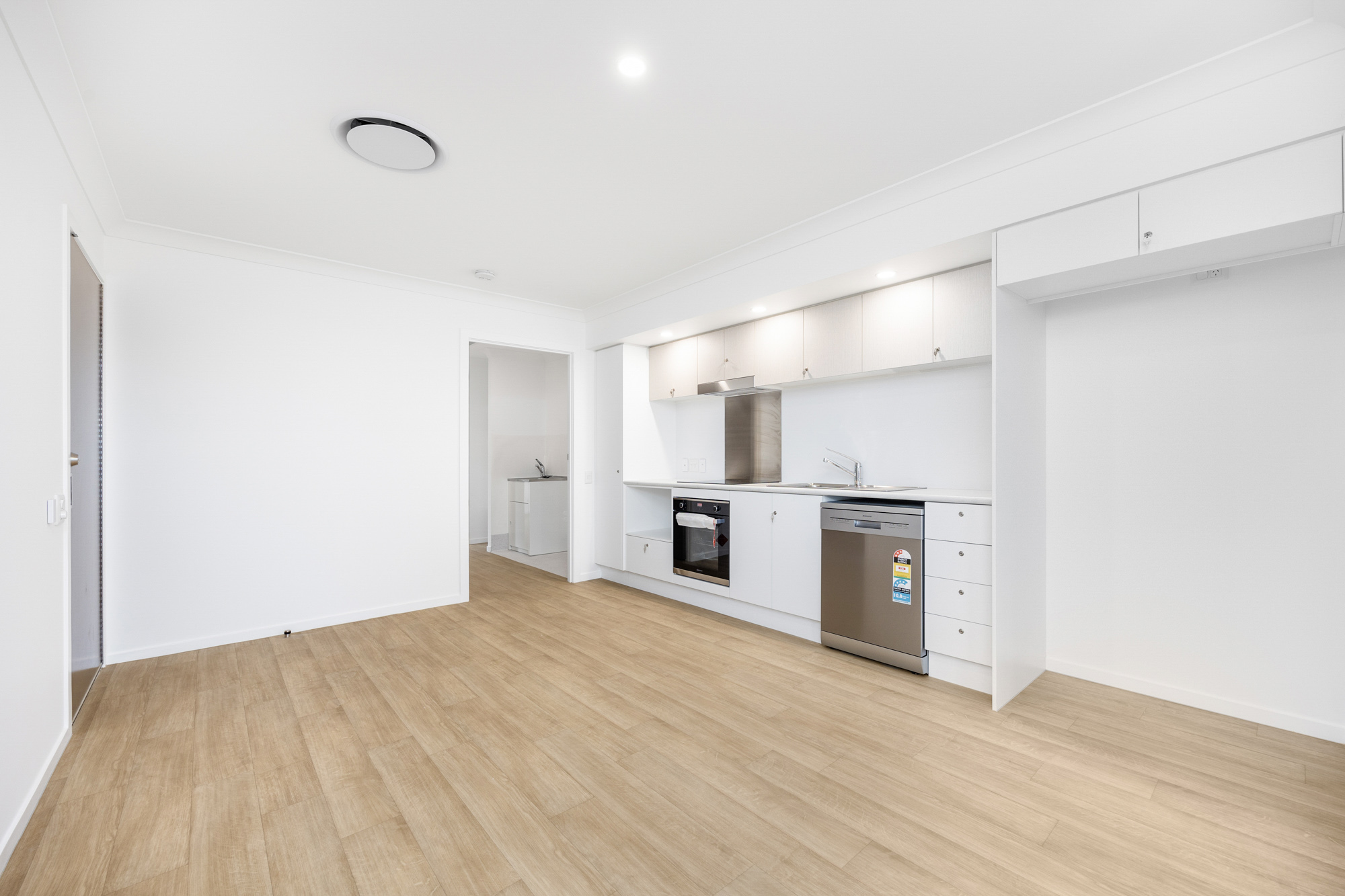 15 Frederick Cct, Eli Waters QLD 4655 — Home image 3