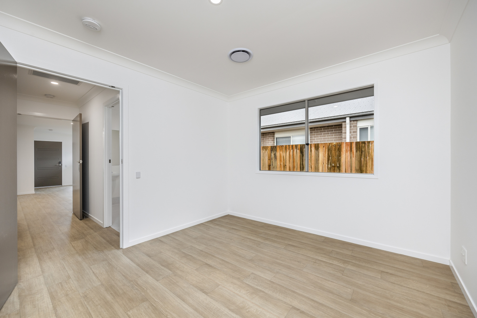 15 Frederick Cct, Eli Waters QLD 4655 — Home image 4