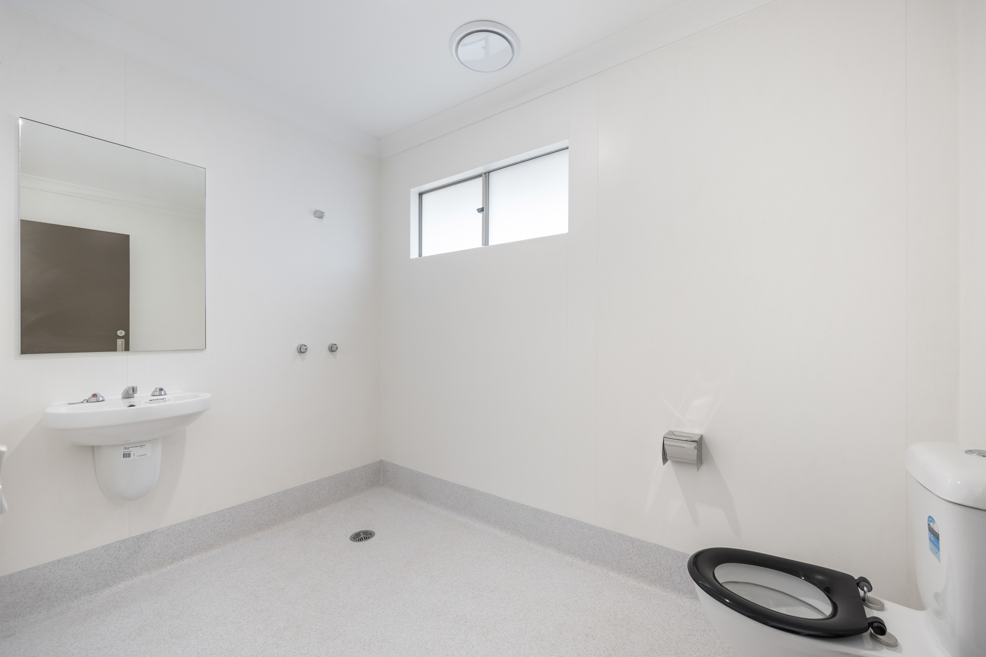 15 Frederick Cct, Eli Waters QLD 4655 — Home image 6